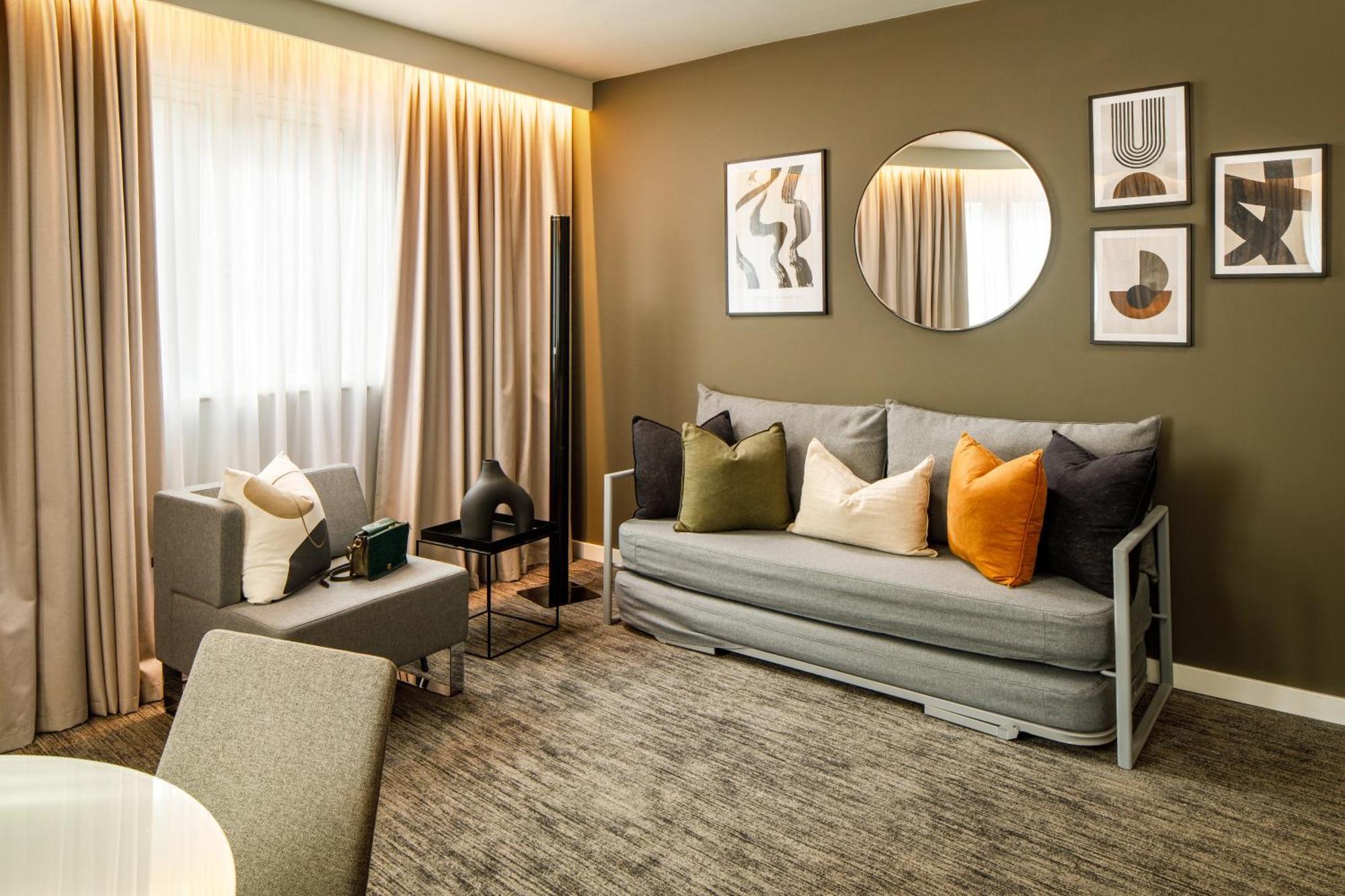 Queen Suite with Queen Bed and Sofa Bed,1704829219:JPEG