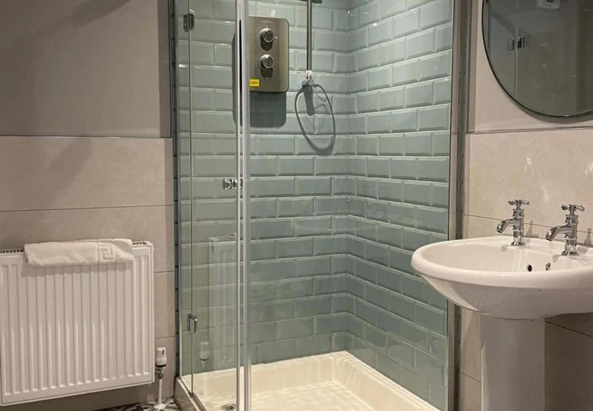 Pet Friendly Hot Tub Cottage 4 Bed