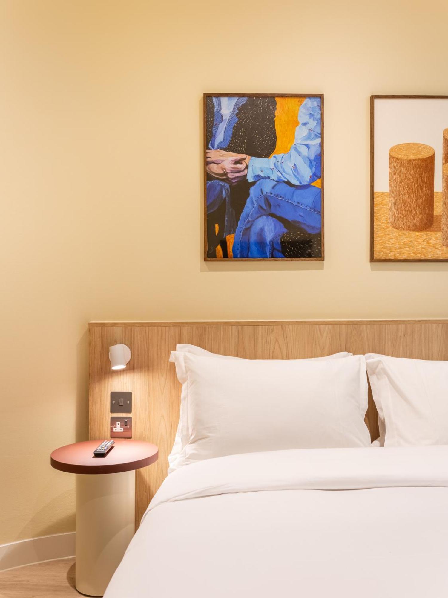 Chambre Moyenne - Accessible aux Personnes à Mobilité Réduite
