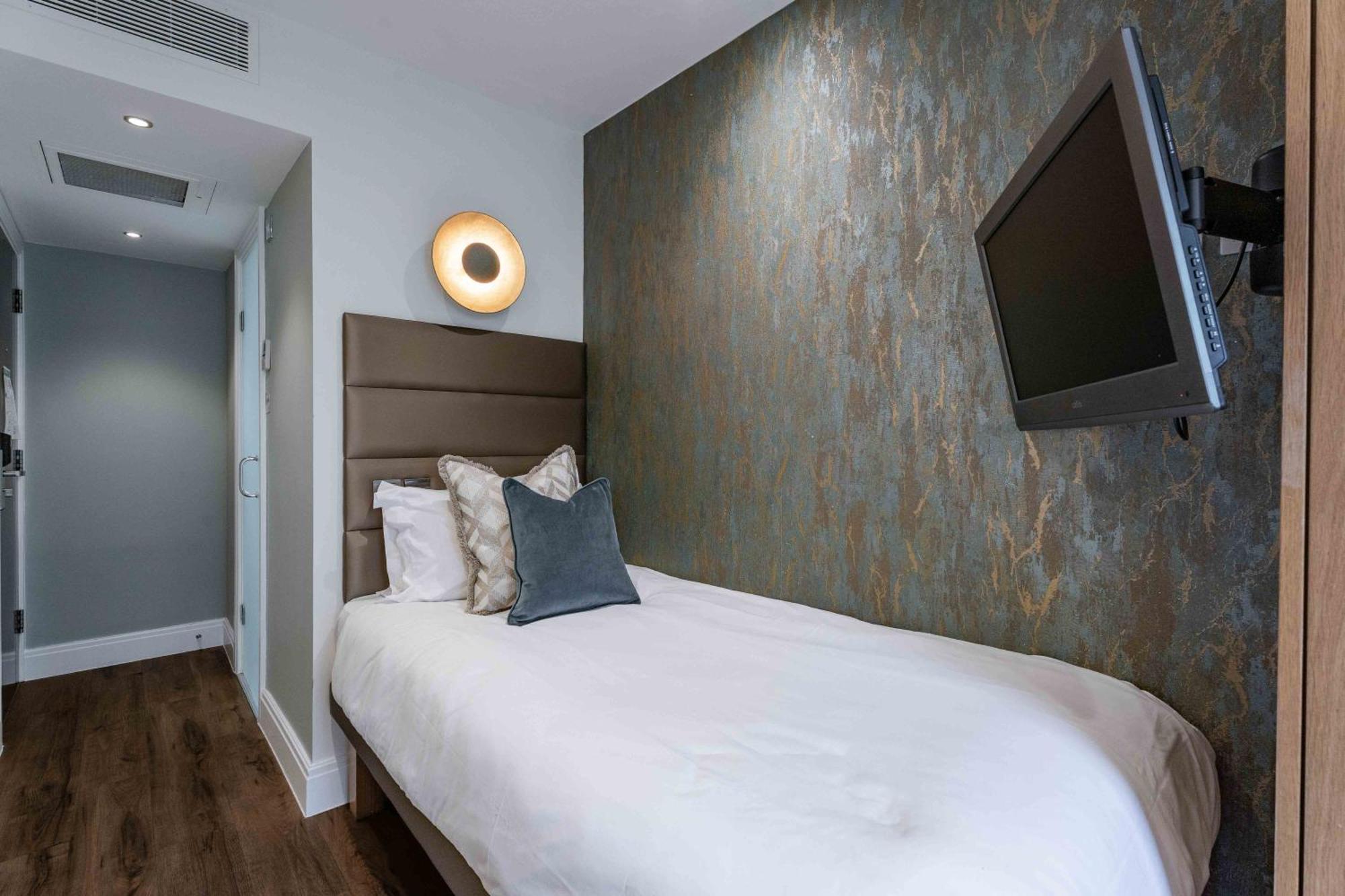 Superior Single Room