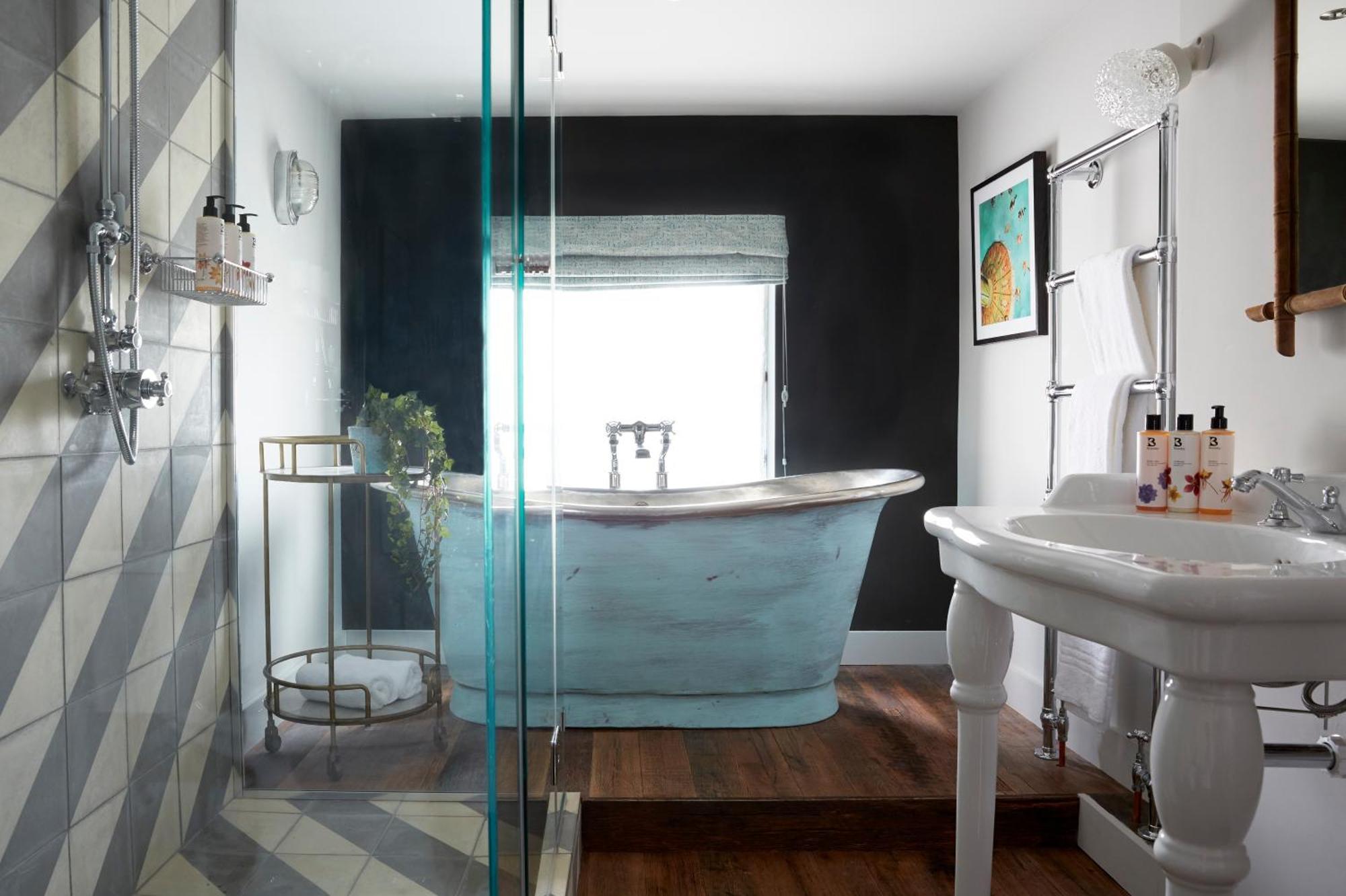 Luxury Double Room Bath