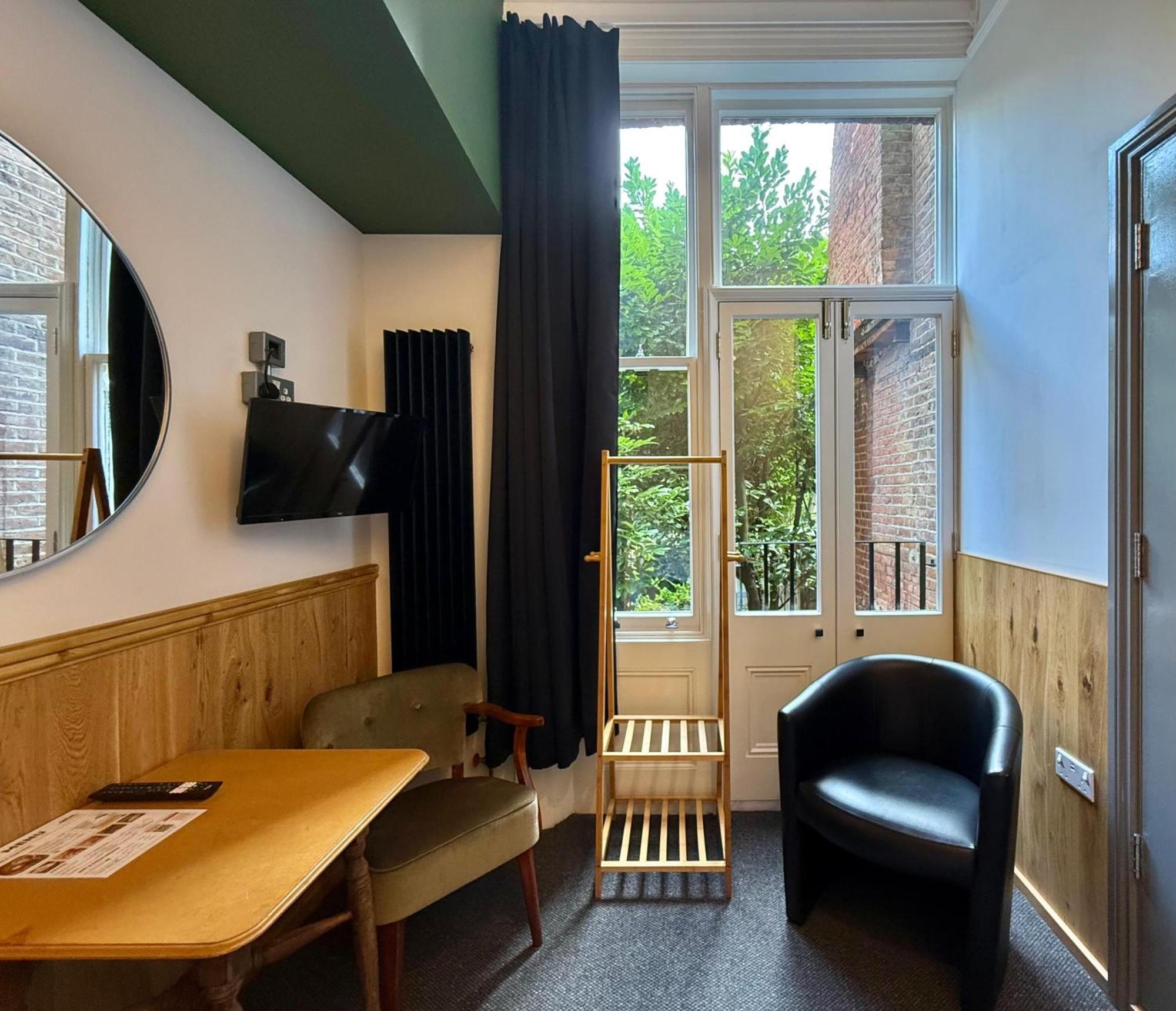 Superior Double Room Private Bathroom