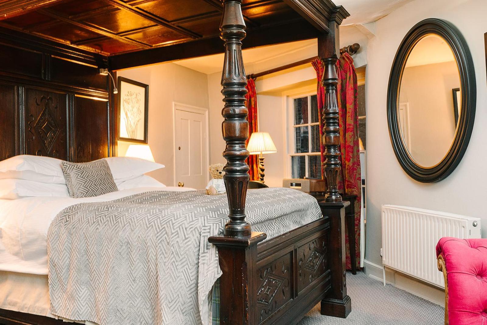 Double Room Four-Poster Bed