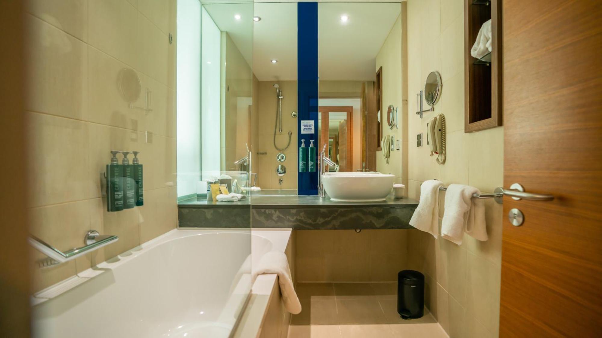 Classic Queen Room,1697805891:JPEG