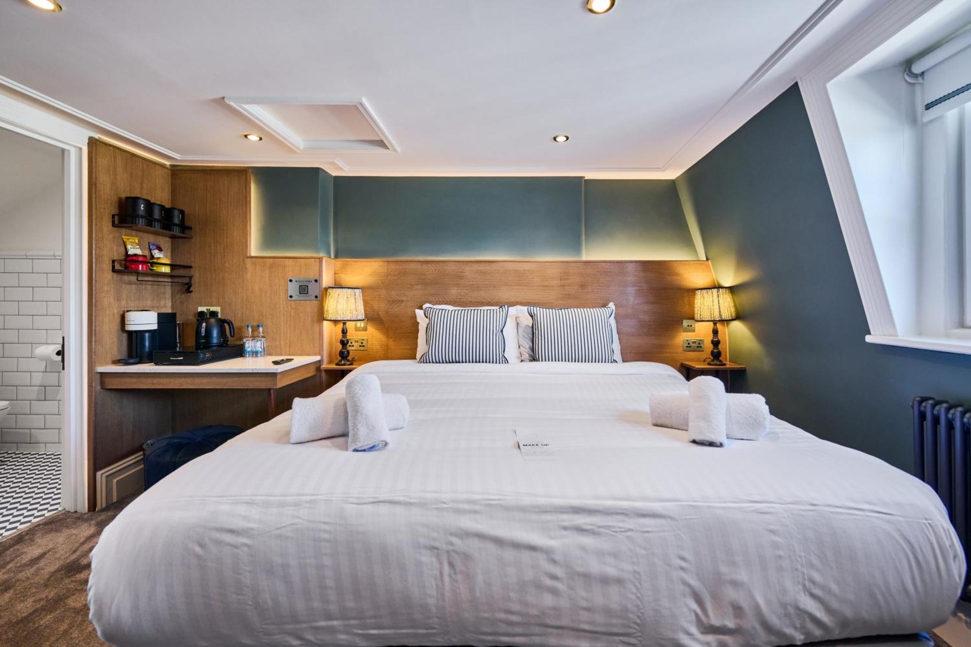 Double Room Private Bathroom