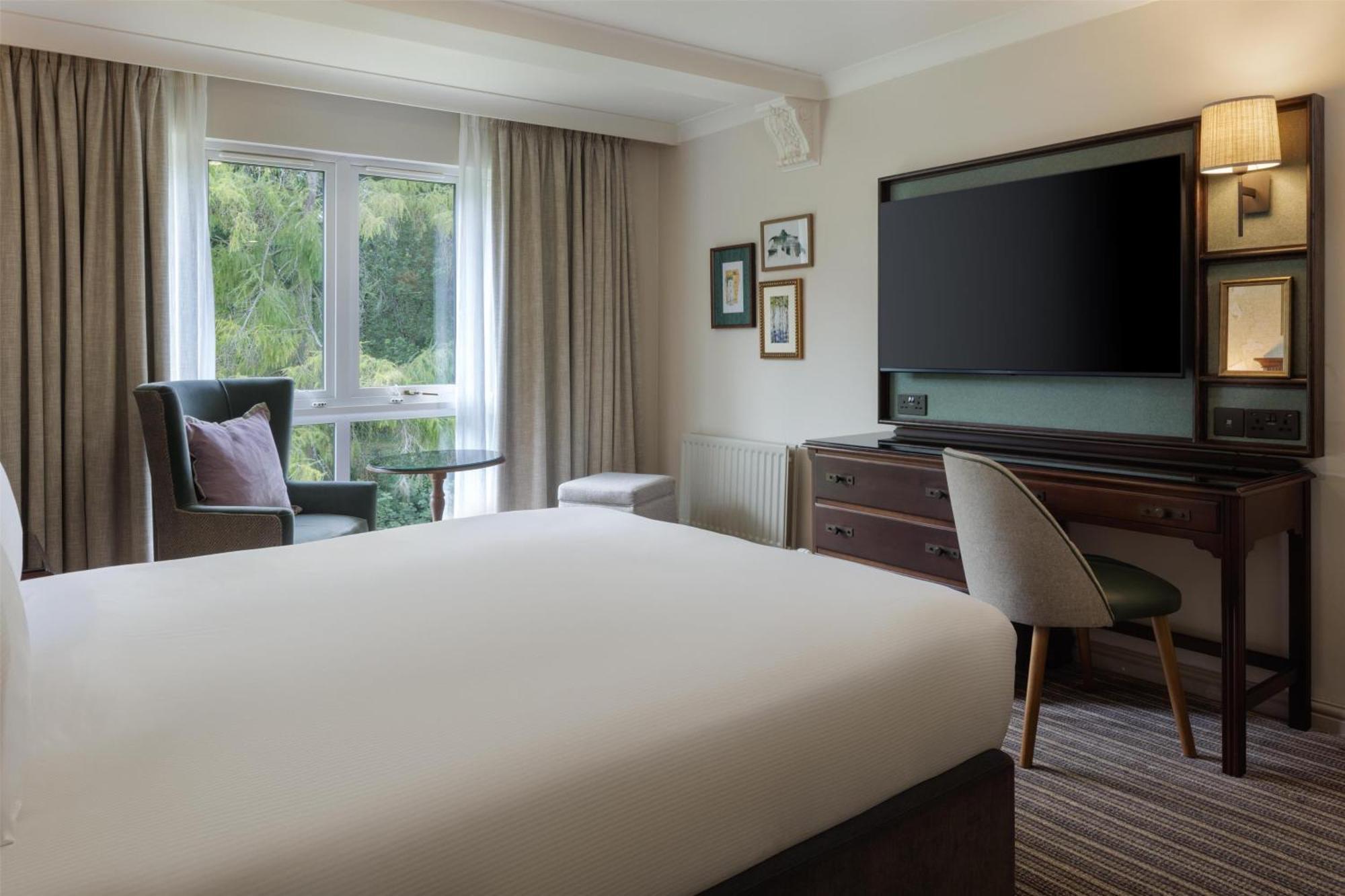 Deluxe Queen Room with View