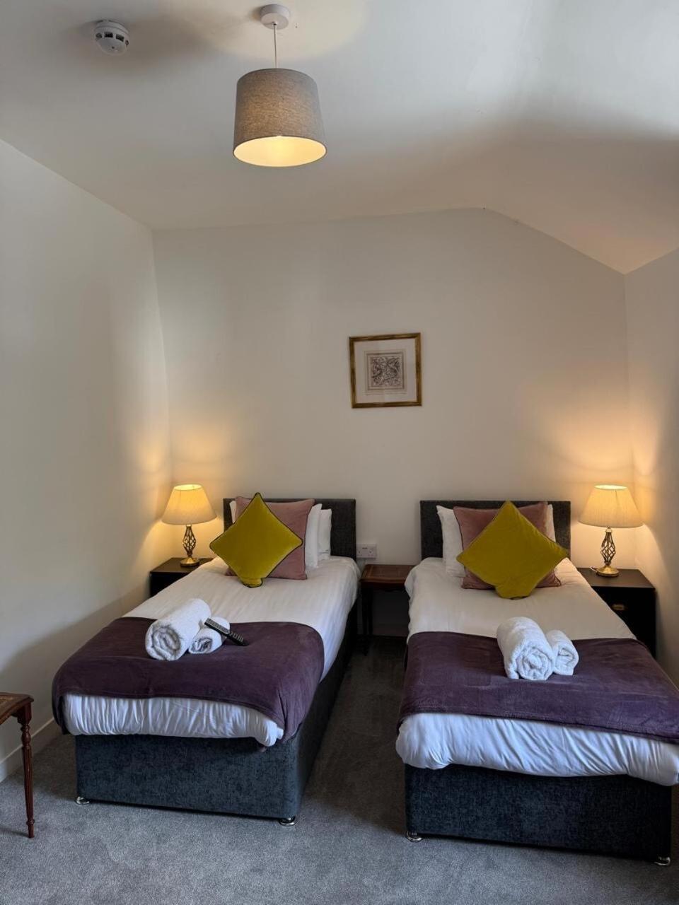 Twin Room with Private Bathroom