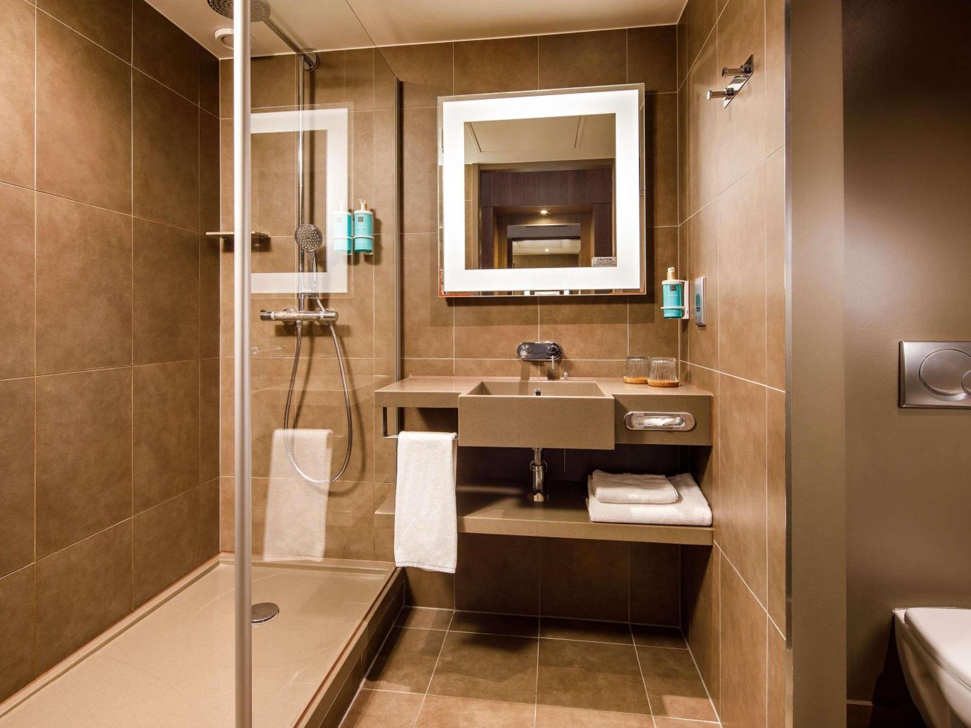 Superior Queen Room with One Queen Bed and One Single Sofa Bed,1704829299:JPEG