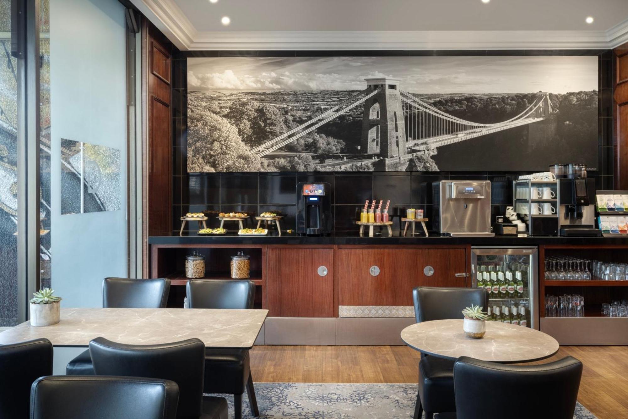 Corner Junior Suite Executive Lounge Access