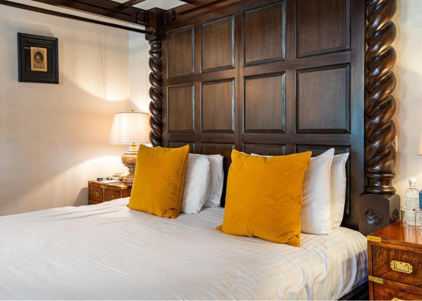 Feature Room Four Poster Bed Non-Smoking
