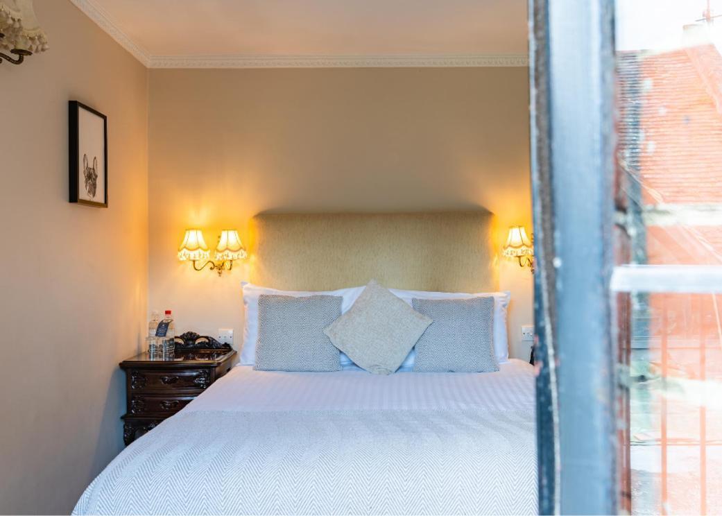 Signature Room Double Bed Non-Smoking