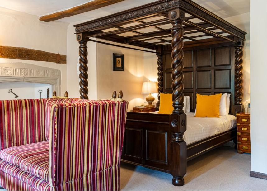Feature Room Four Poster Bed Non-Smoking