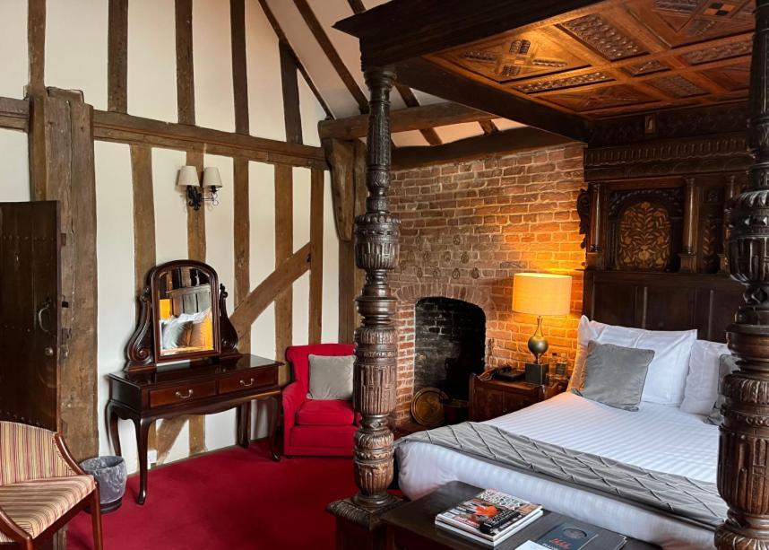 Feature Room Four Poster Bed Non-Smoking