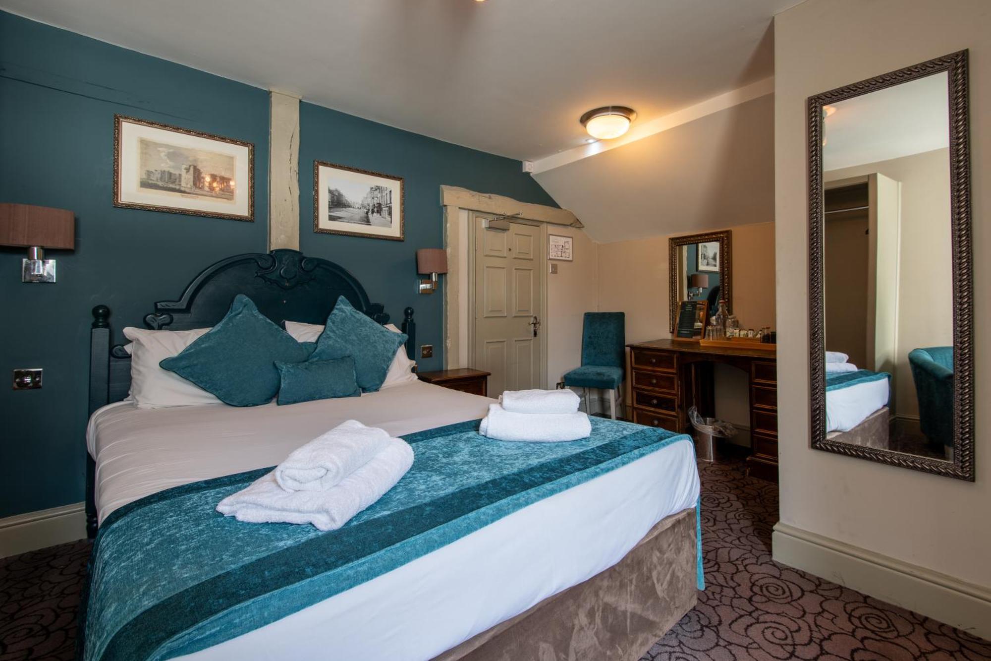 Deluxe Double Room Bath