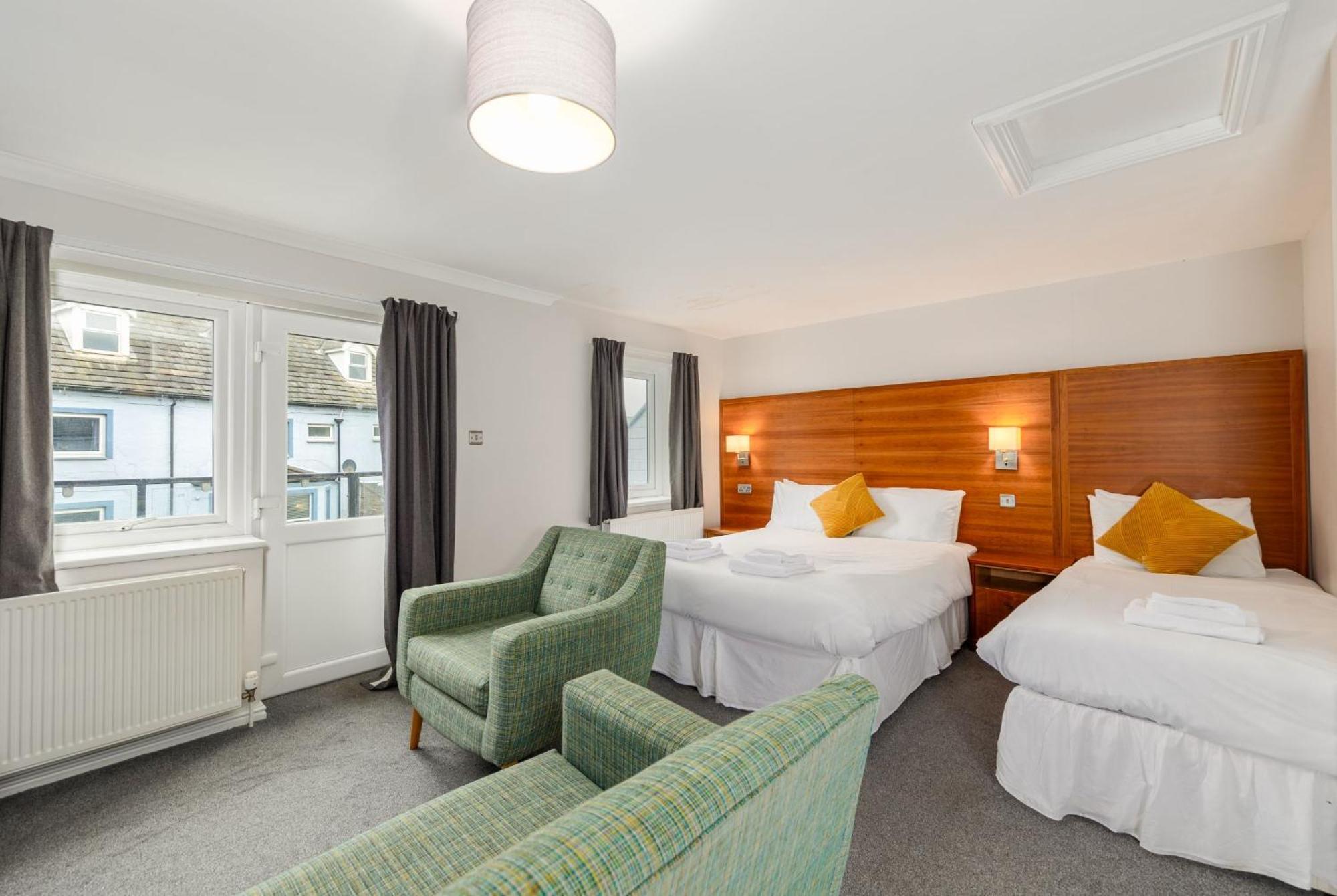 Triple Room,1739444625:JPEG