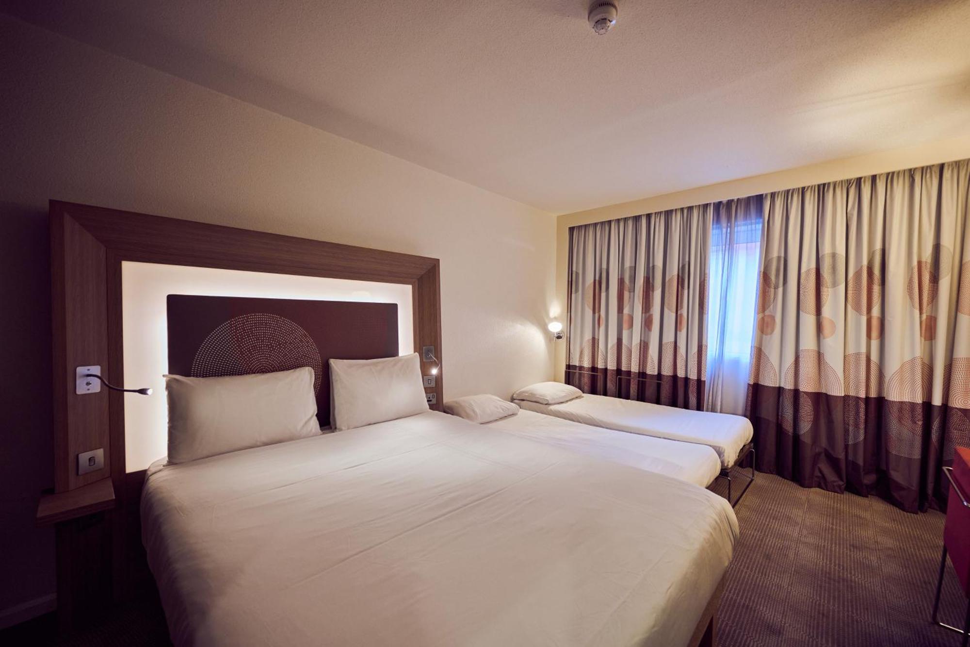 Family Room,1742572330:JPEG