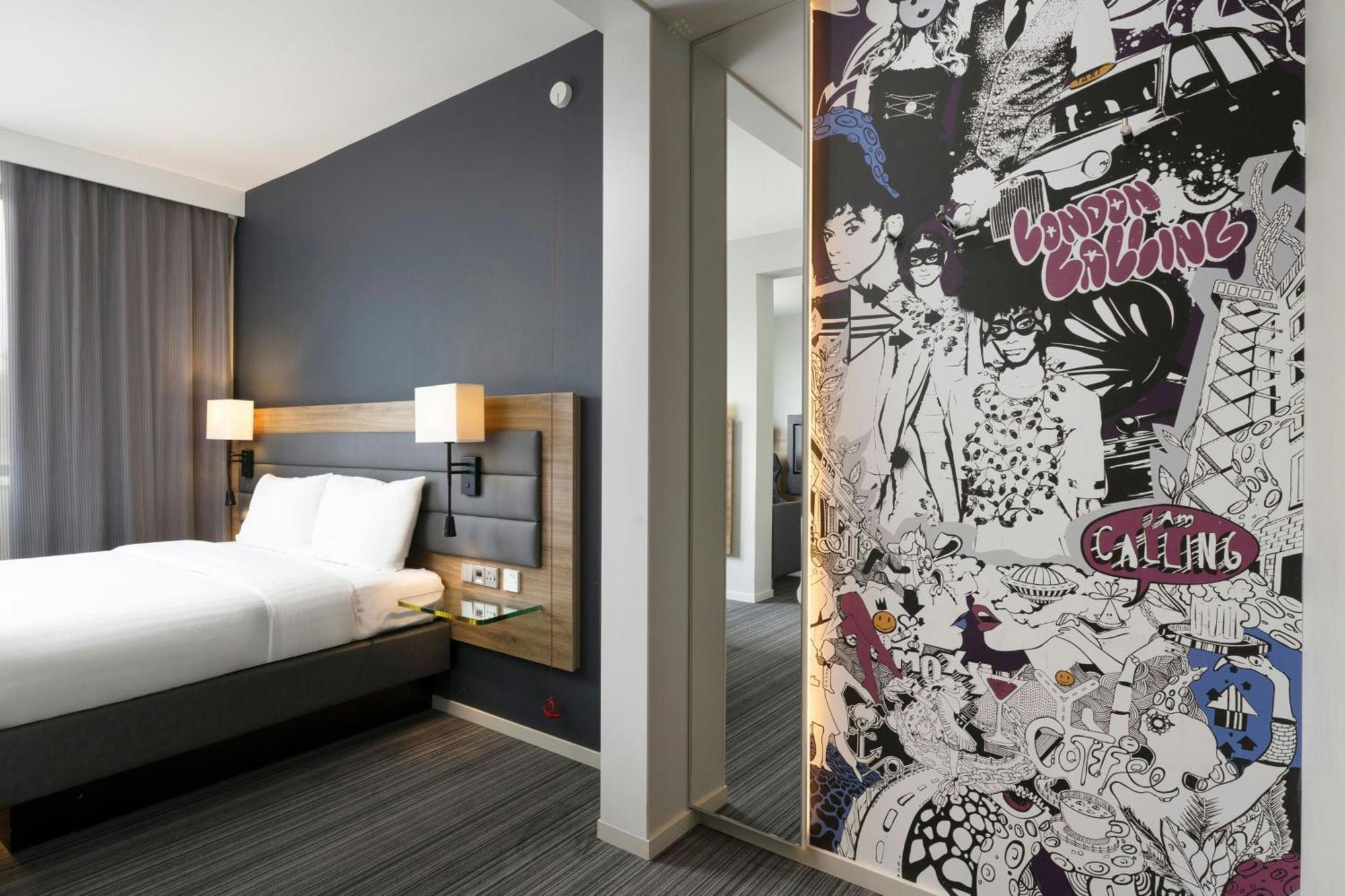 Moxy Queen Room