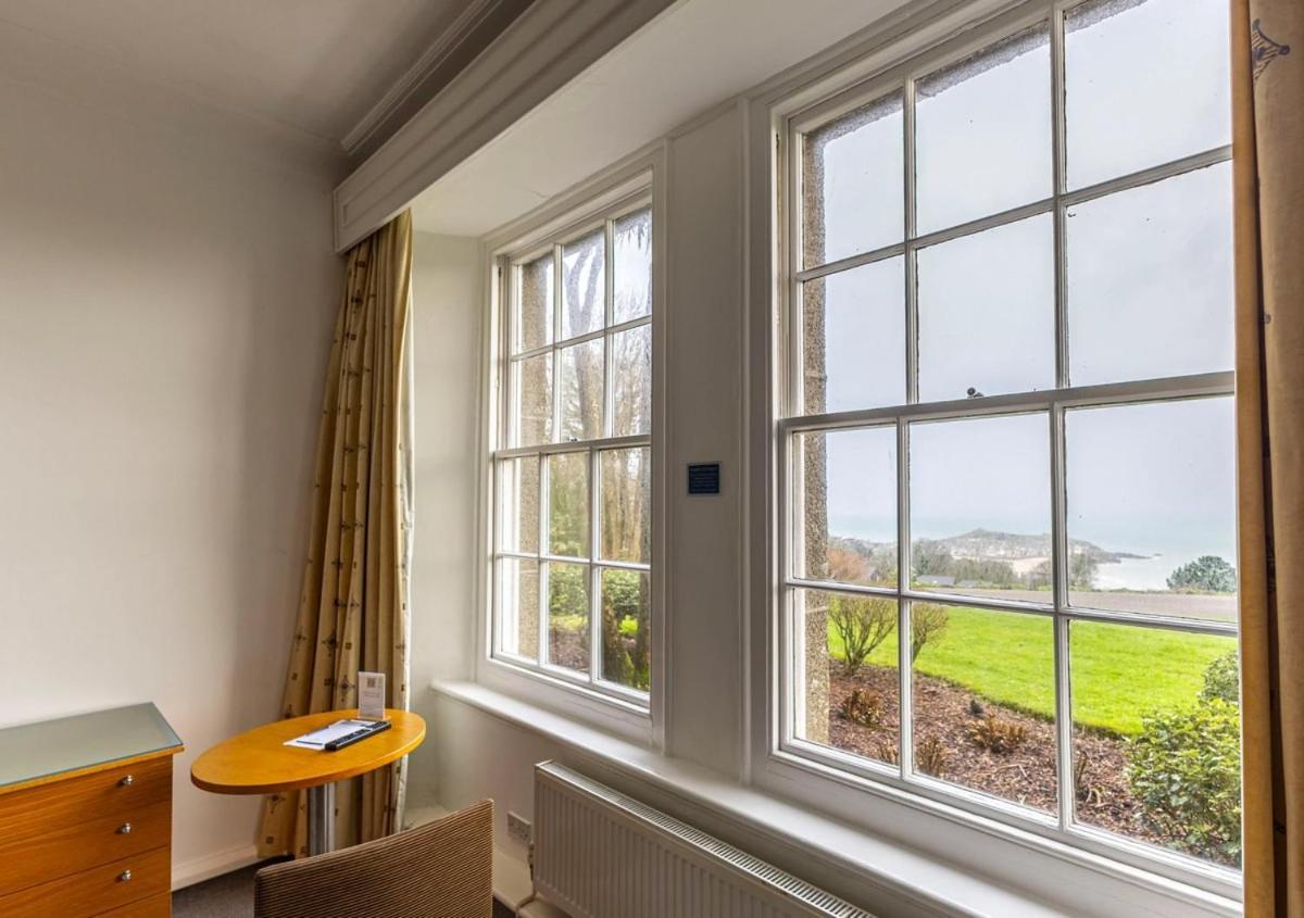 Double or Twin Room Sea View