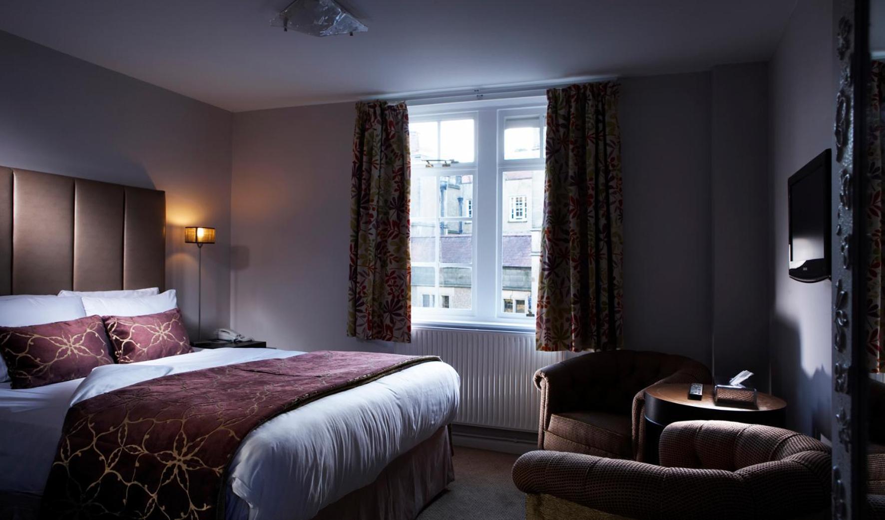 Courtyard Comfy Room