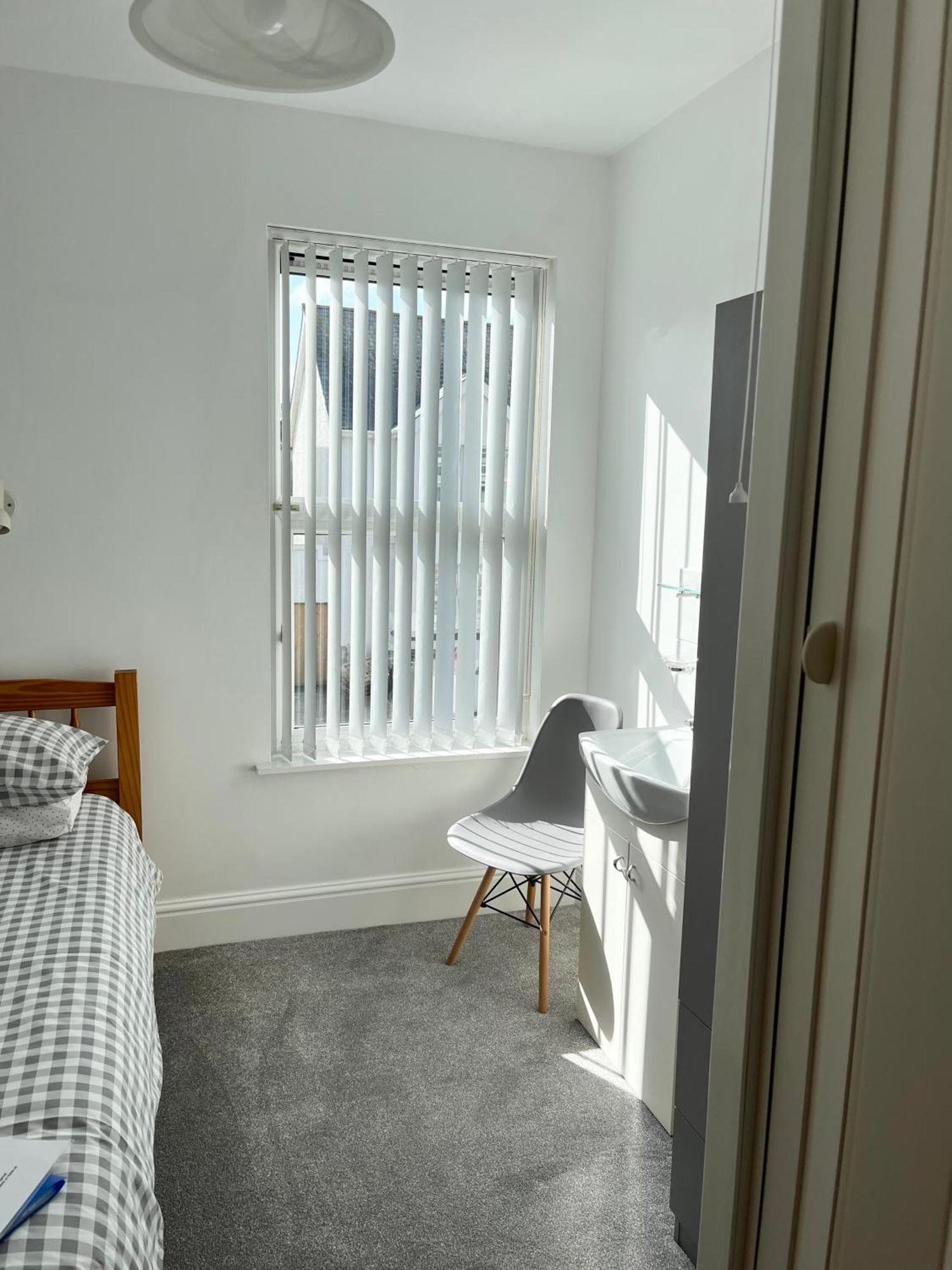 Single Room Private External Bathroom