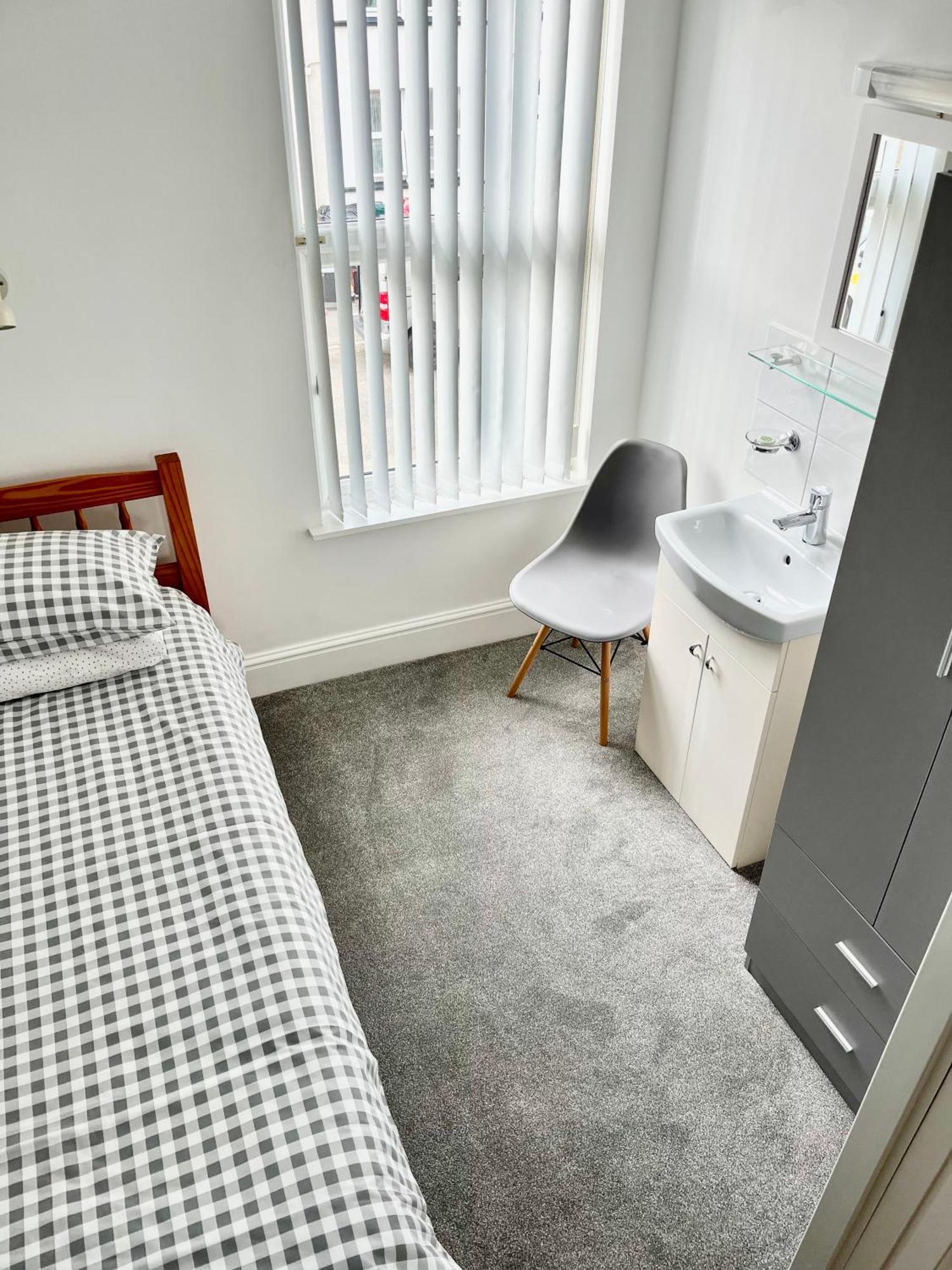 Single Room Private External Bathroom