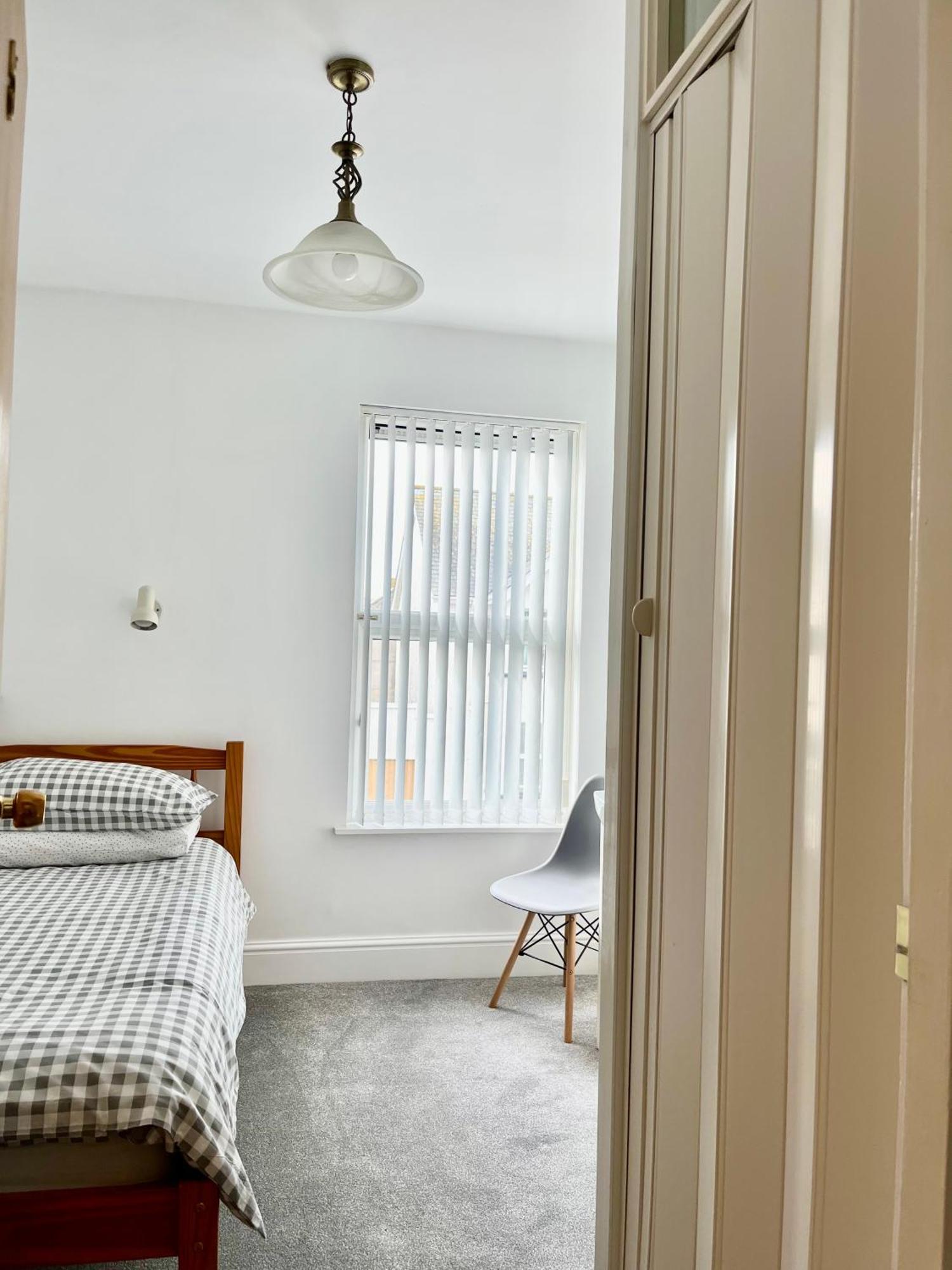 Single Room Private External Bathroom