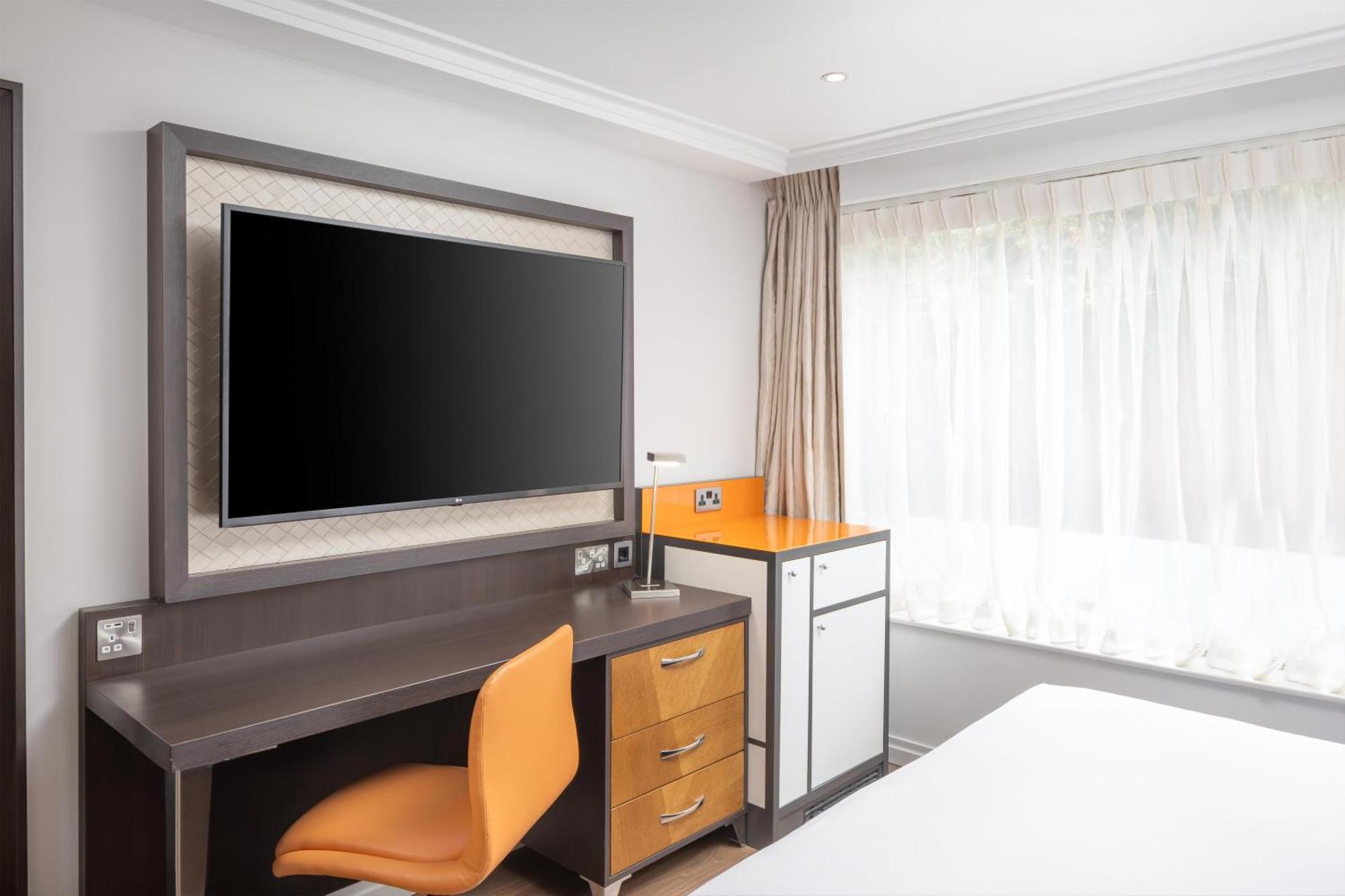 Queen Room Mobility Access