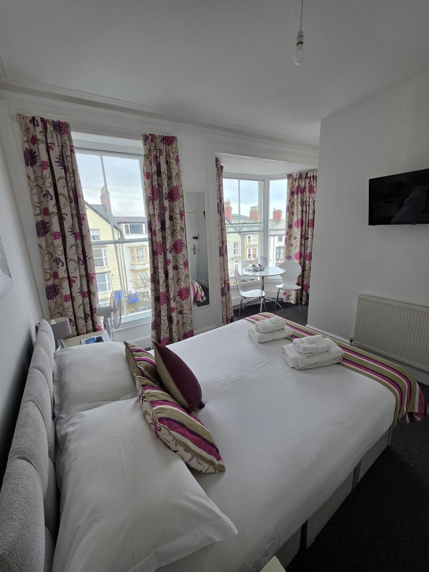 Double Room Private Bathroom
