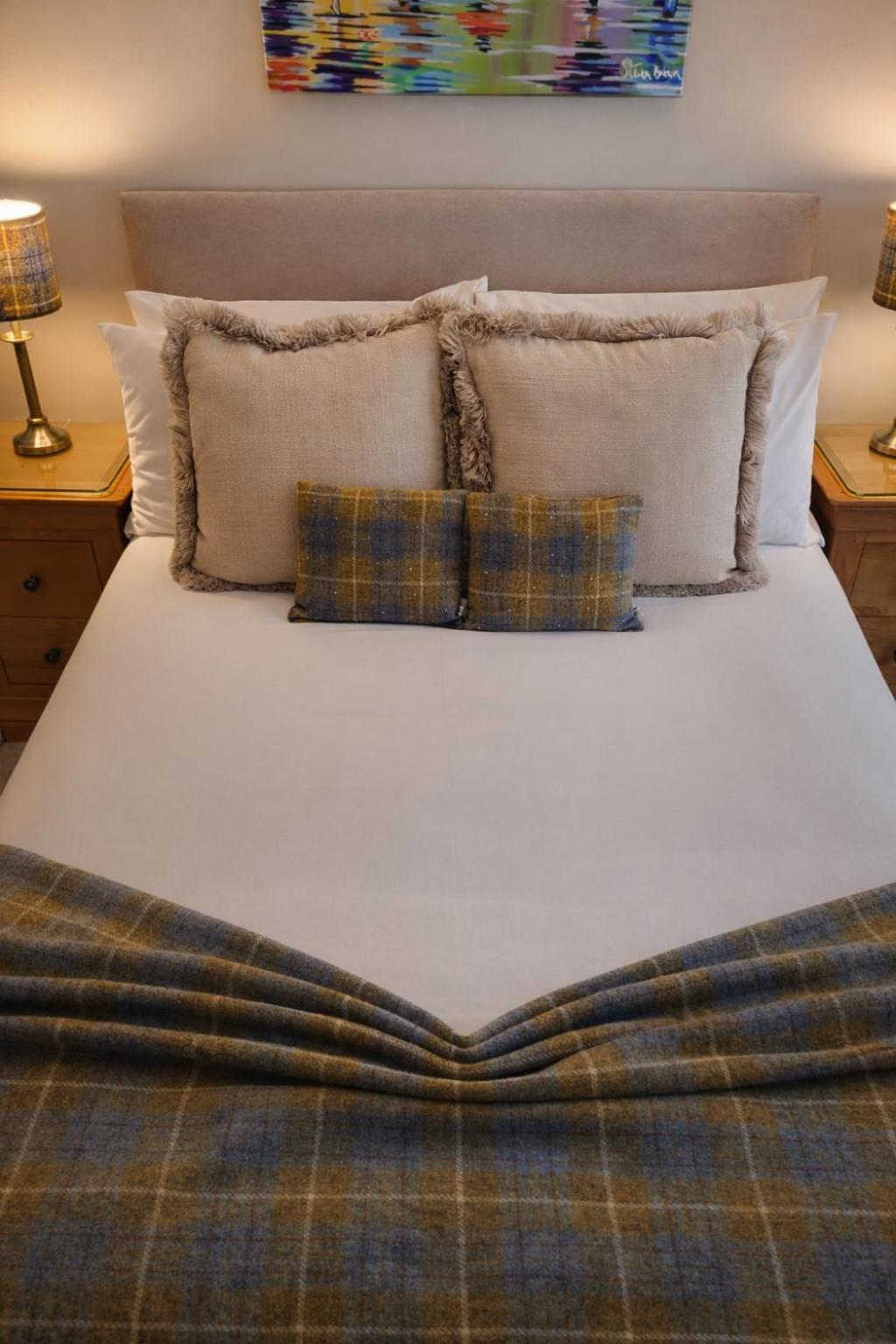 Small Double Room with Private External Bathroom,1758373310:JPEG