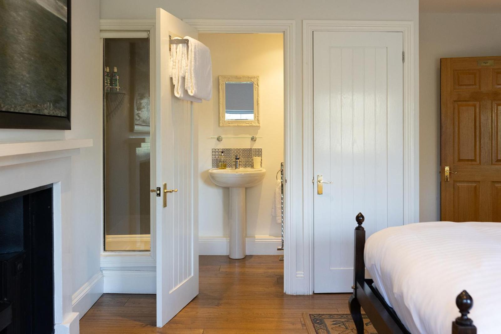 Comfort Triple Room Shower
