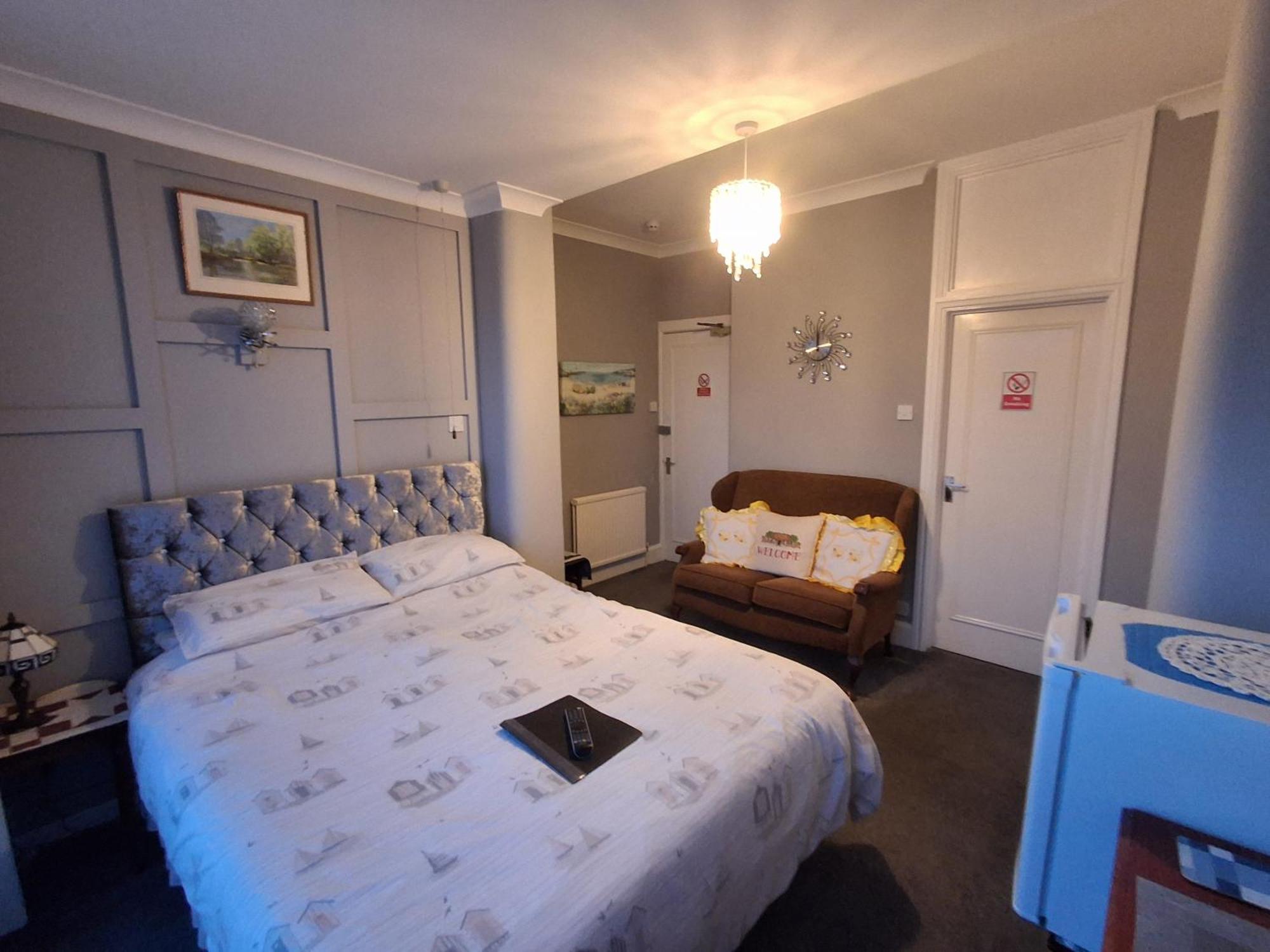 Deluxe Double Room Bath,1758835112:JPEG