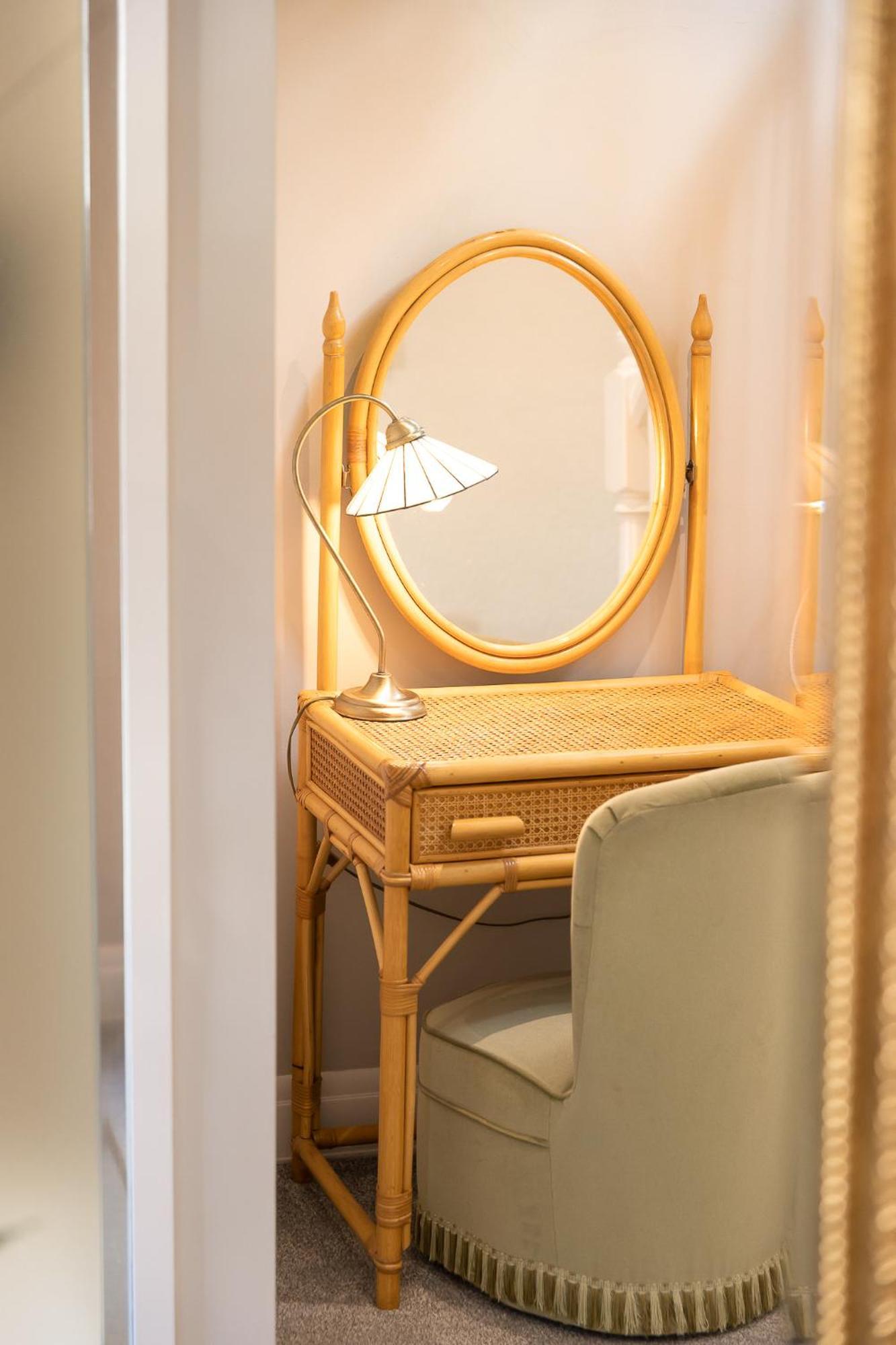Deluxe Queen Suite