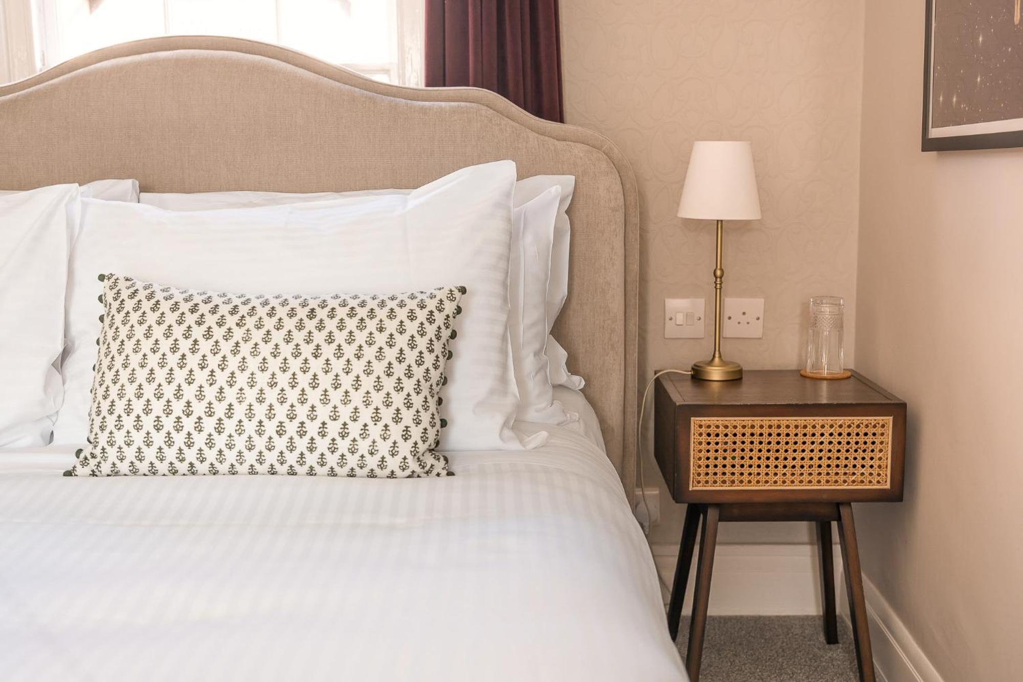 Deluxe Queen Suite