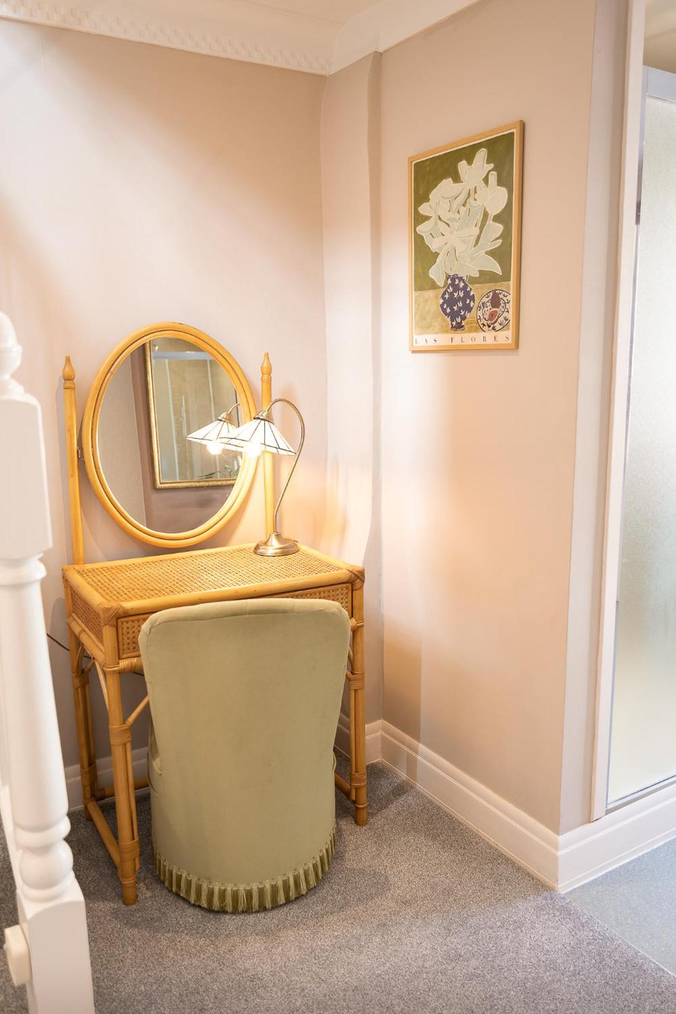 Deluxe Queen Suite