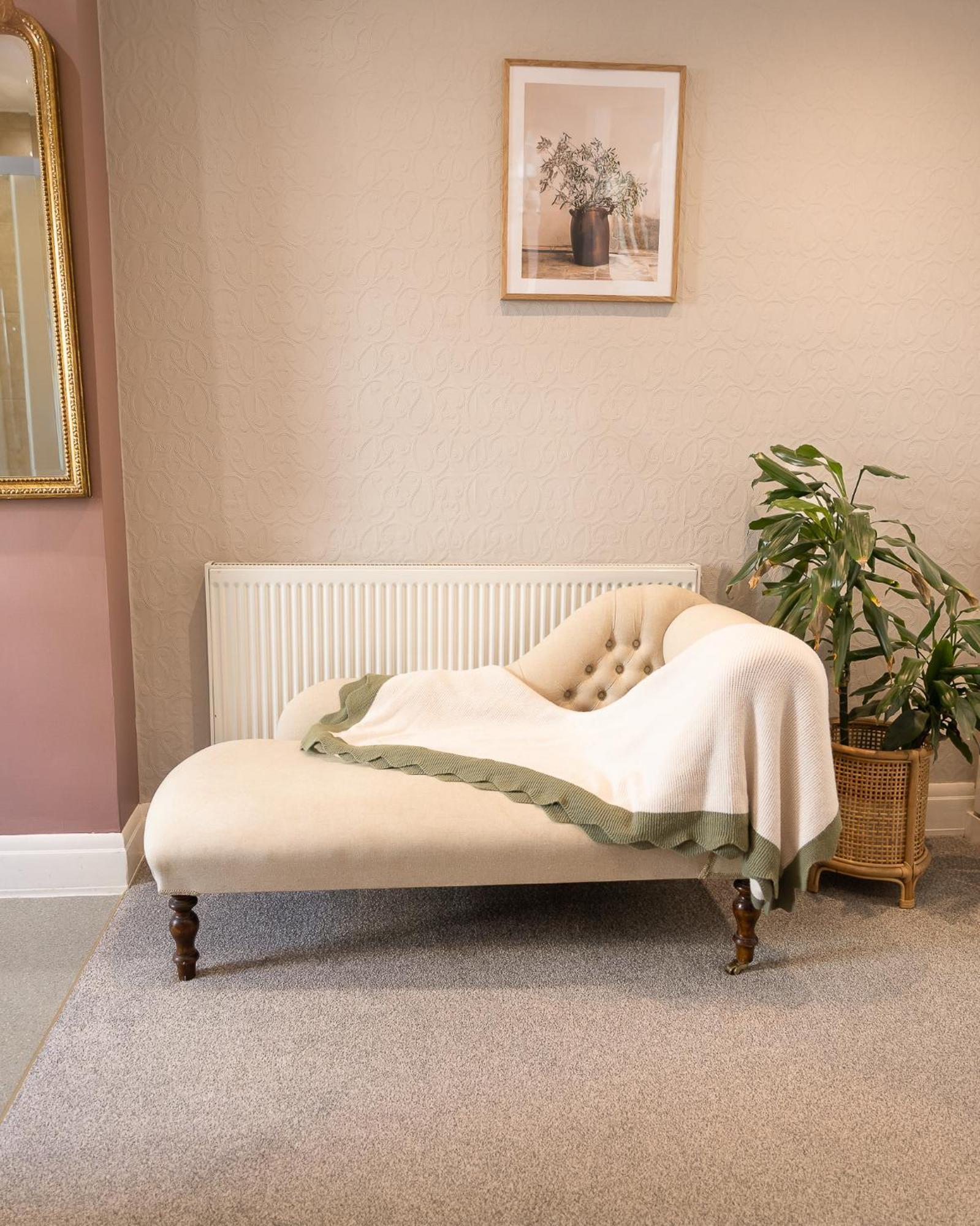 Deluxe Queen Suite