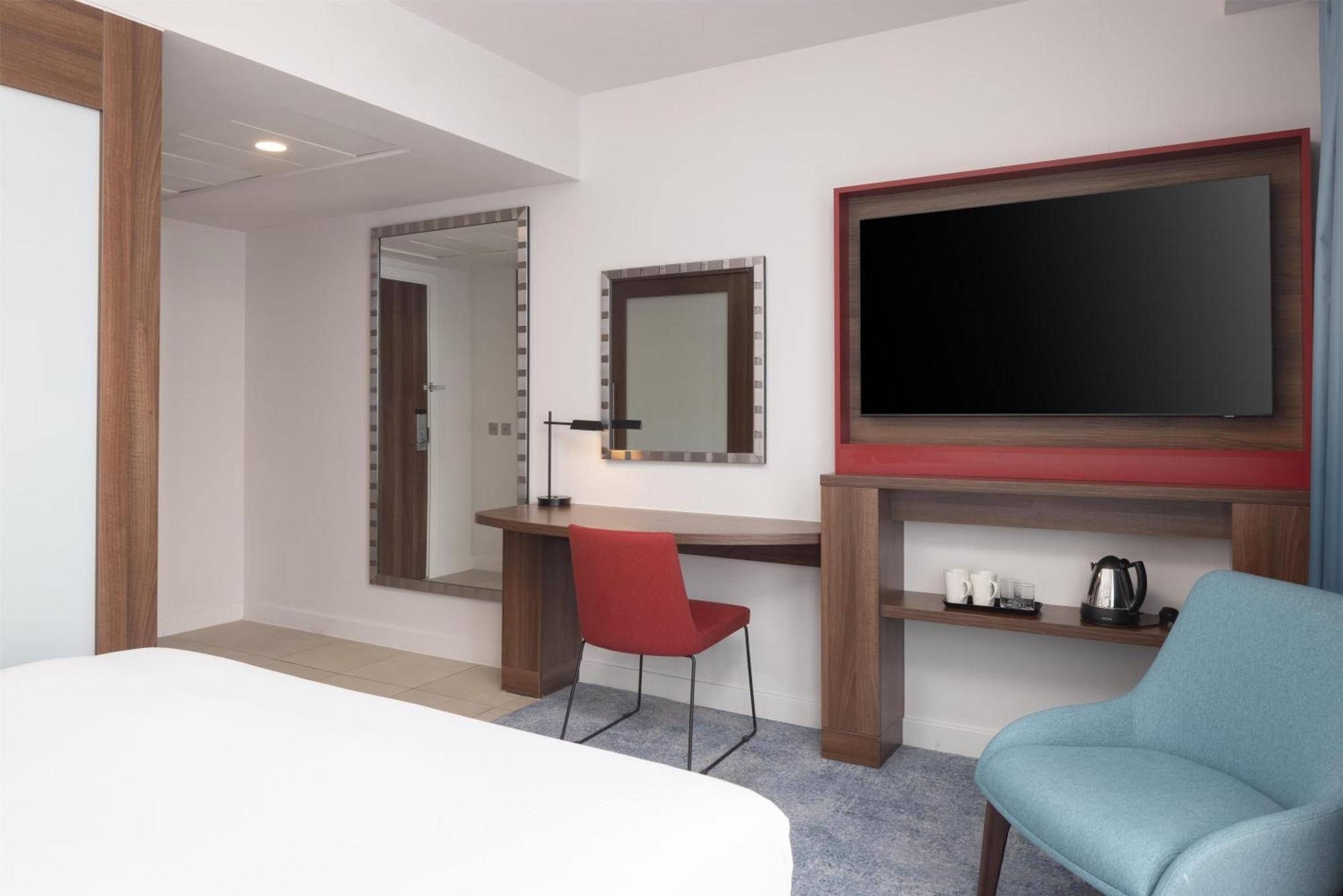 Queen Room,1769924985:JPEG