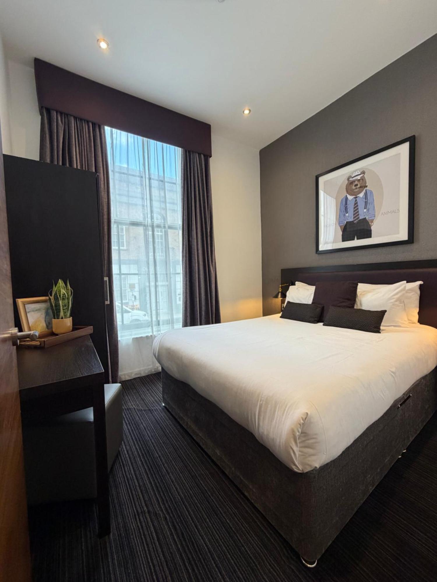 Two Bedroom Luxe Sleeps 6
