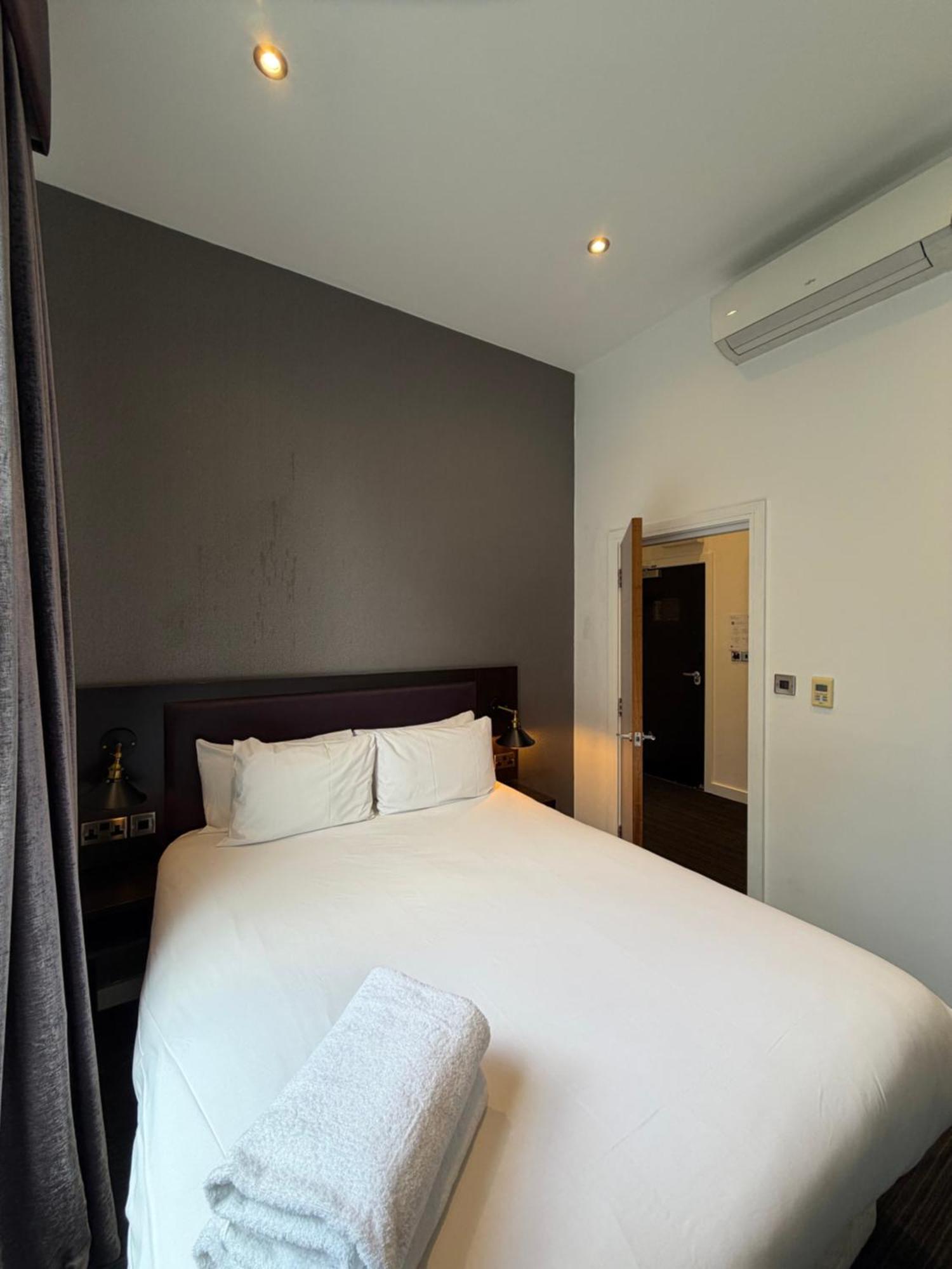Two Bedroom Luxe Sleeps 6