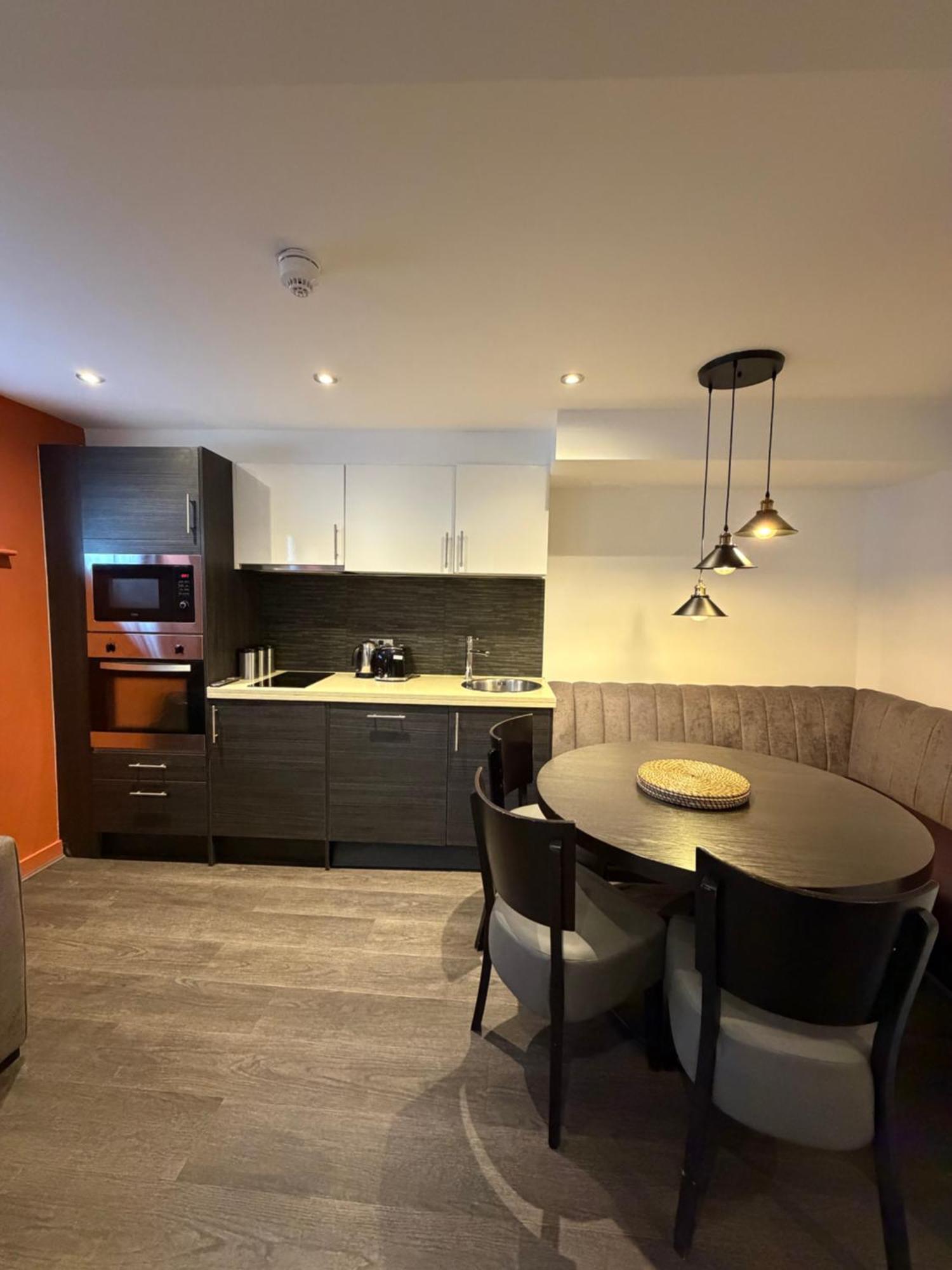 Two Bedroom Luxe Sleeps 6