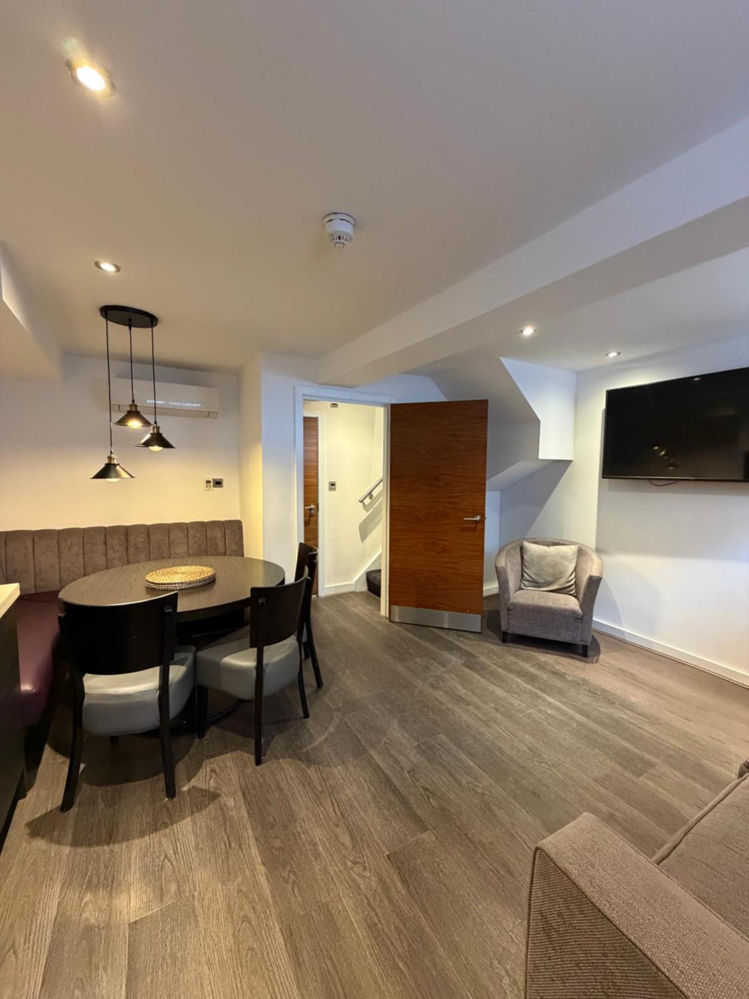 Two Bedroom Luxe Sleeps 6