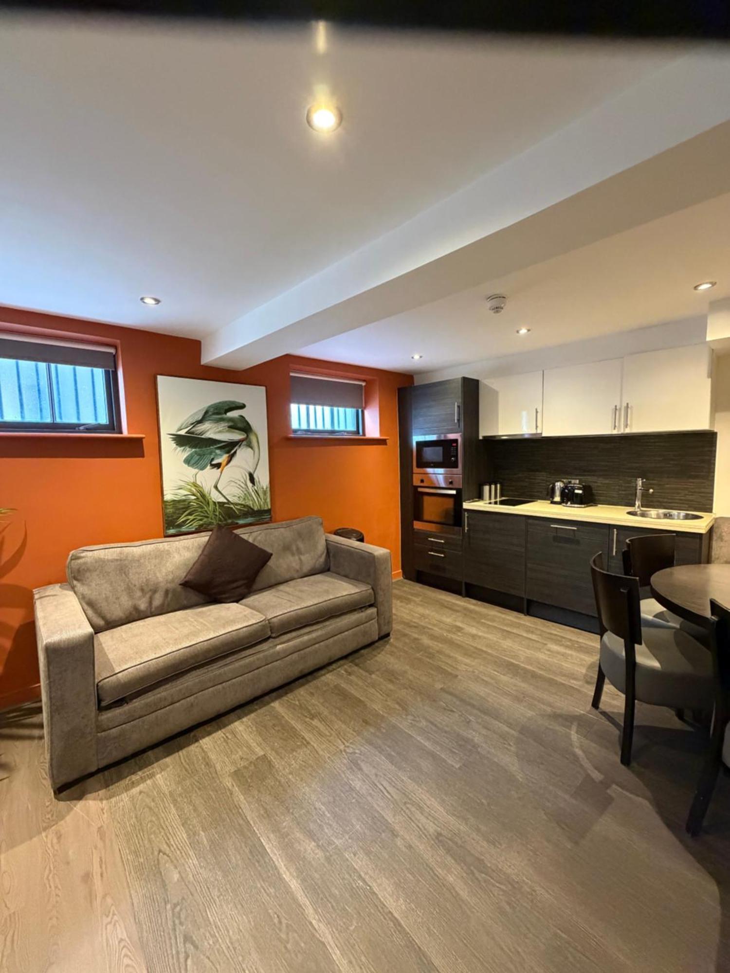 Two Bedroom Luxe Sleeps 6