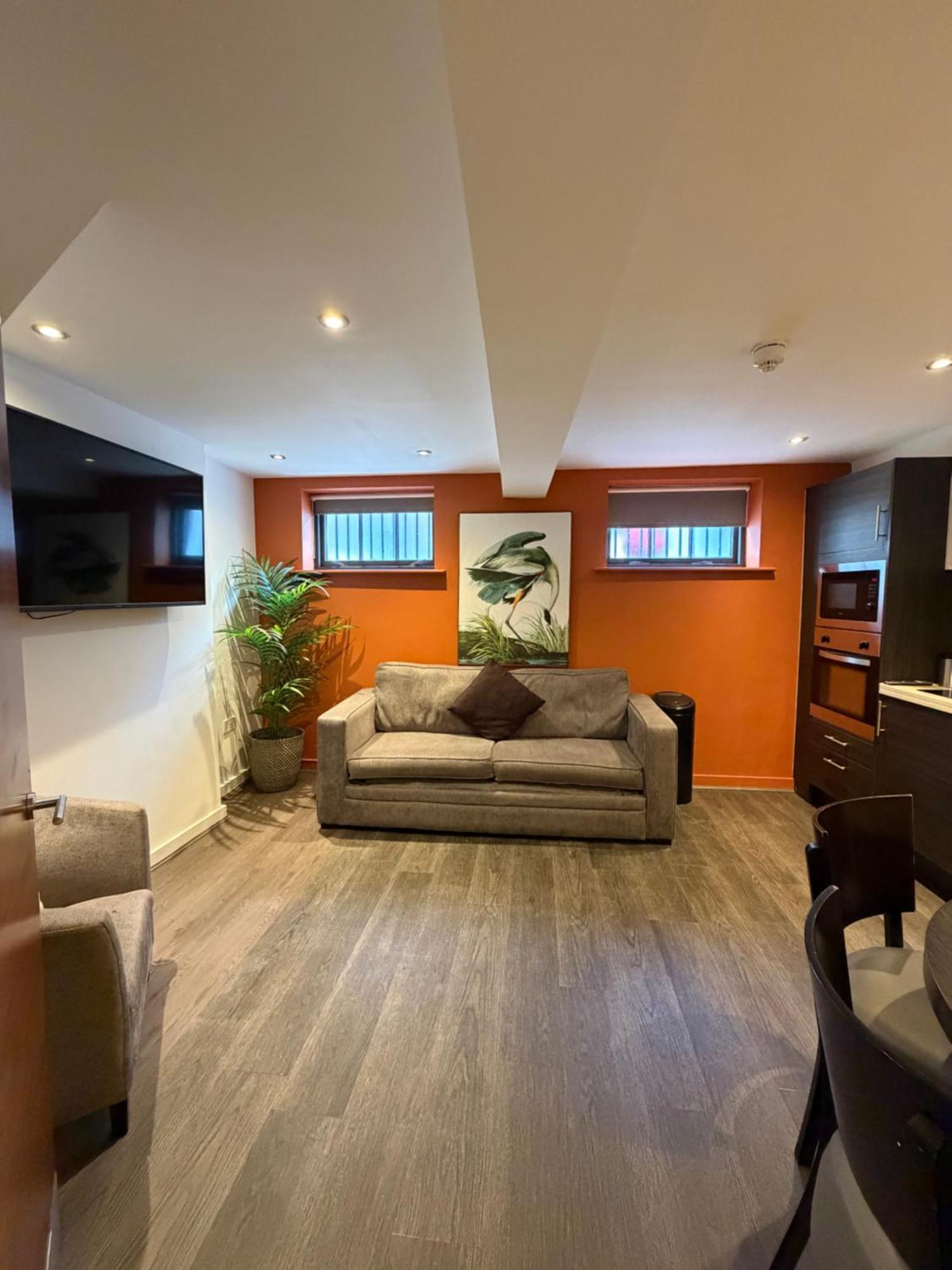 Two Bedroom Luxe Sleeps 6