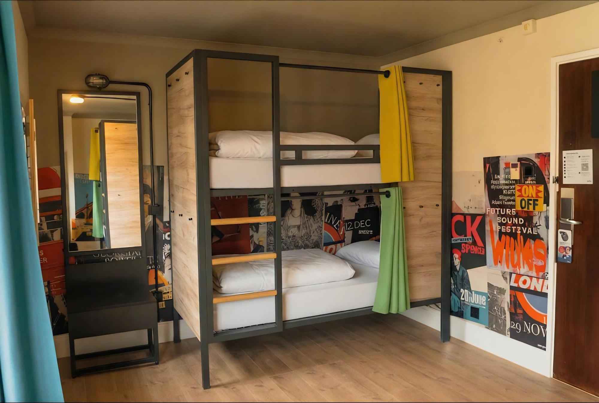 Bed 6-Bed Dormitory Room