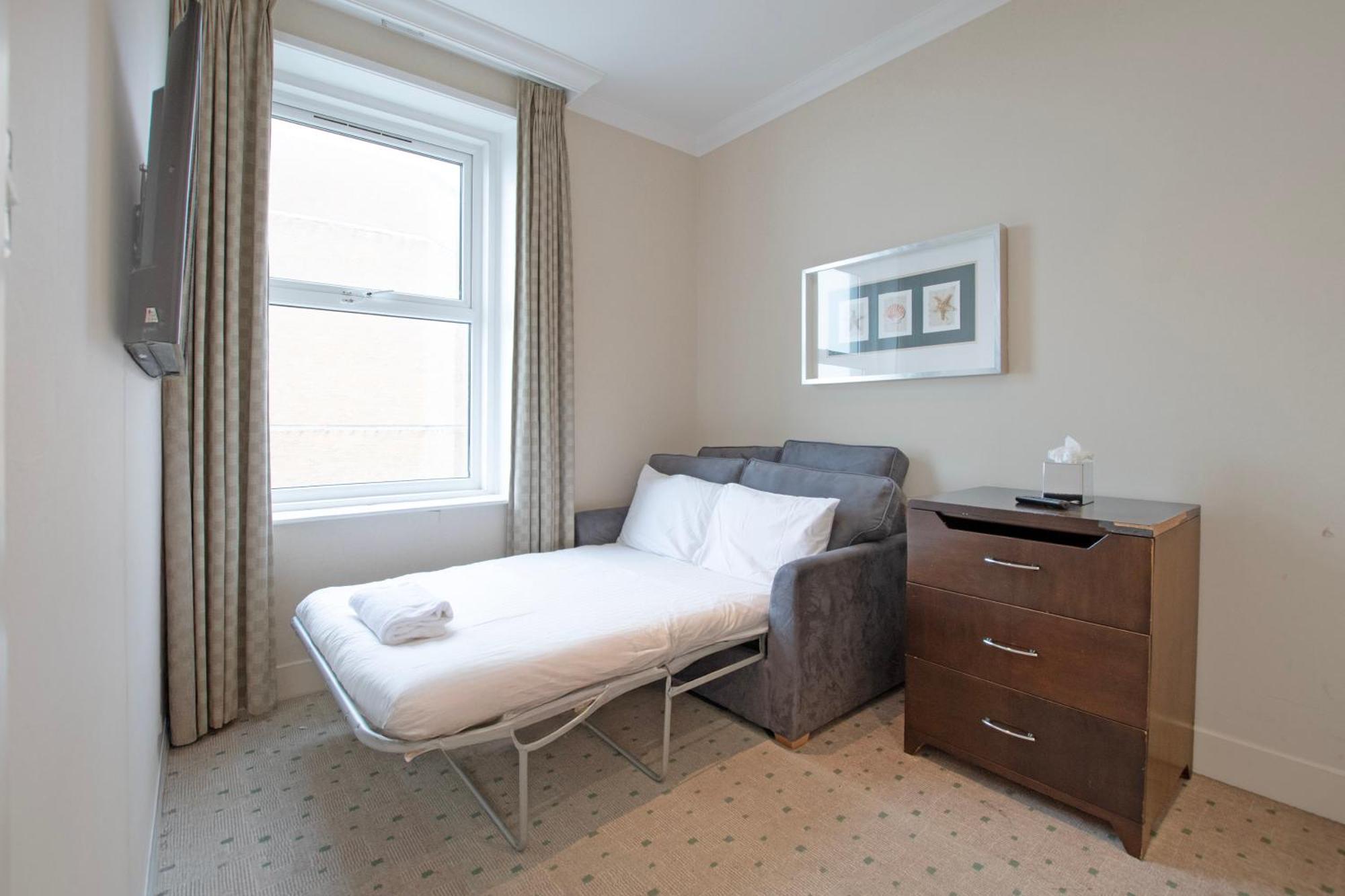 Family Room Double Single Beds,1771480206:JPEG