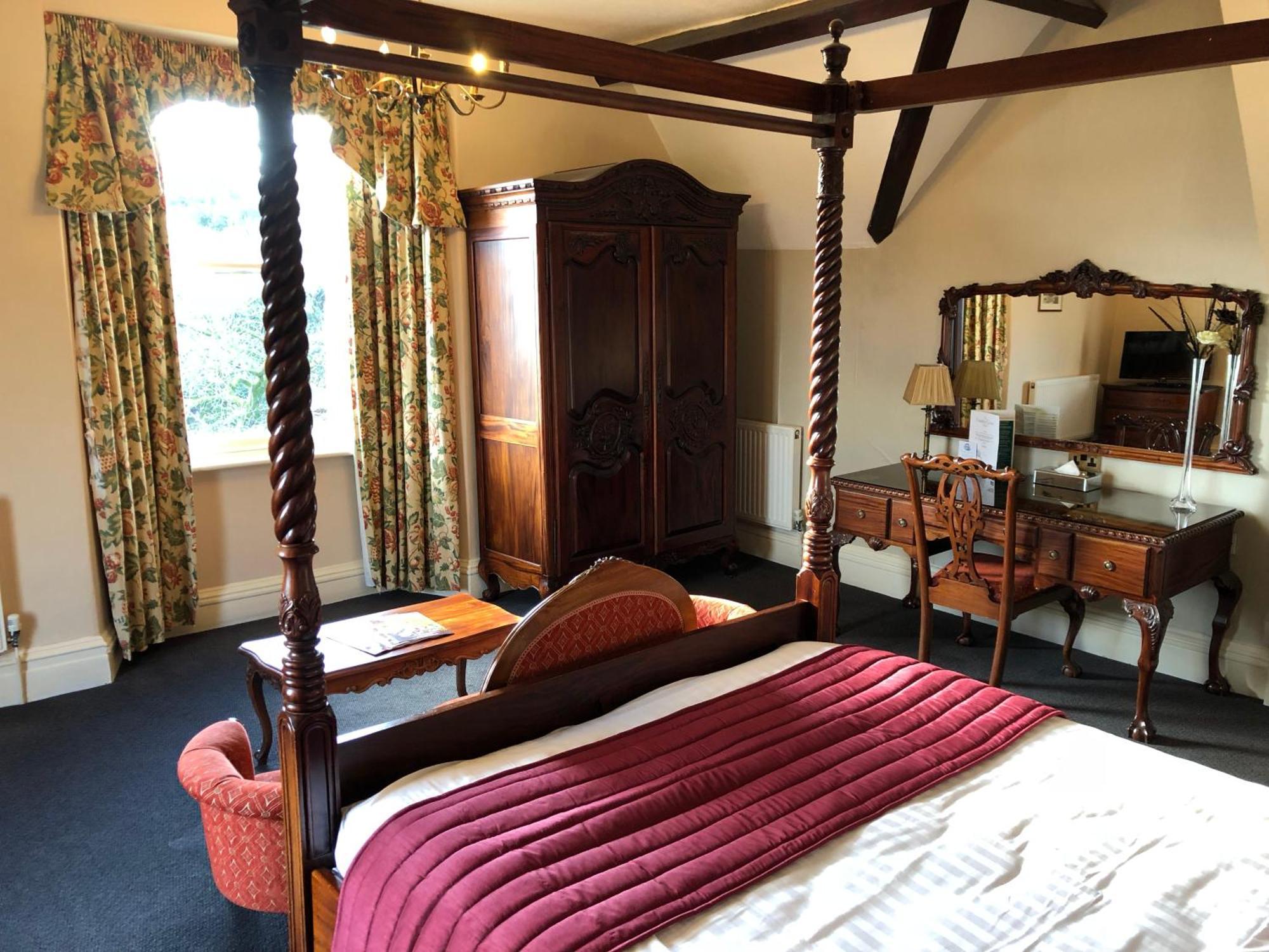 Double Room Four Poster Bed