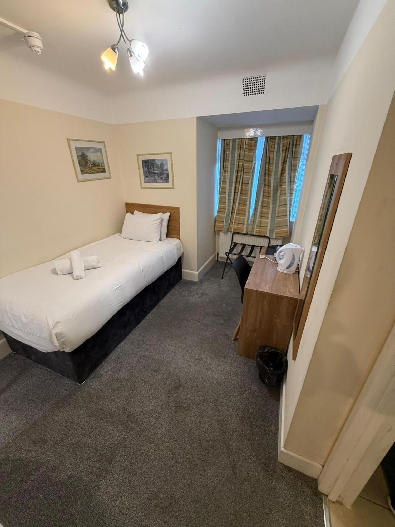 Basic Triple Room