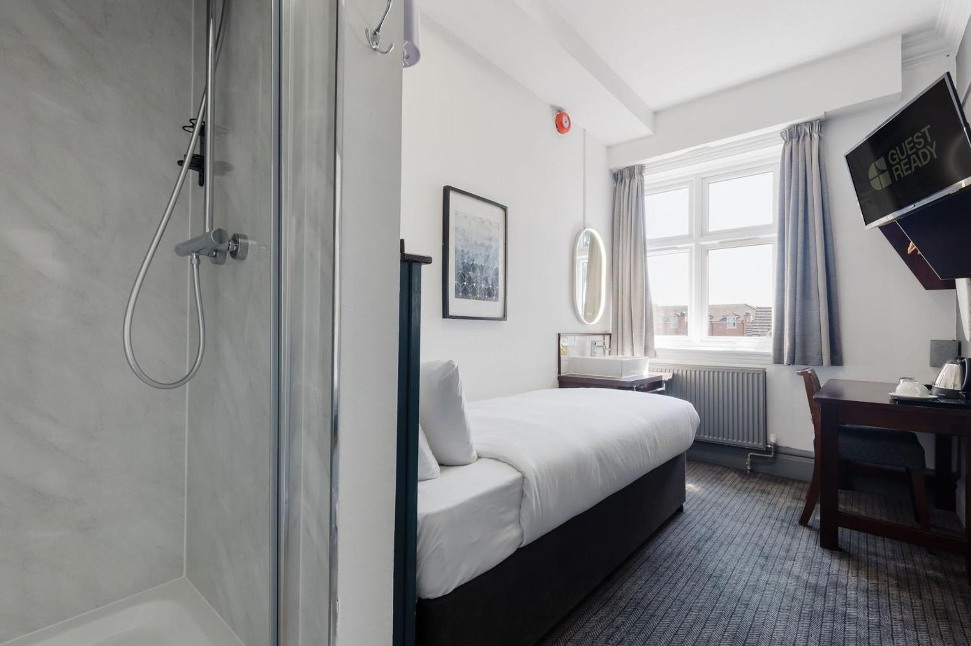 Single Room with Shared Toilet