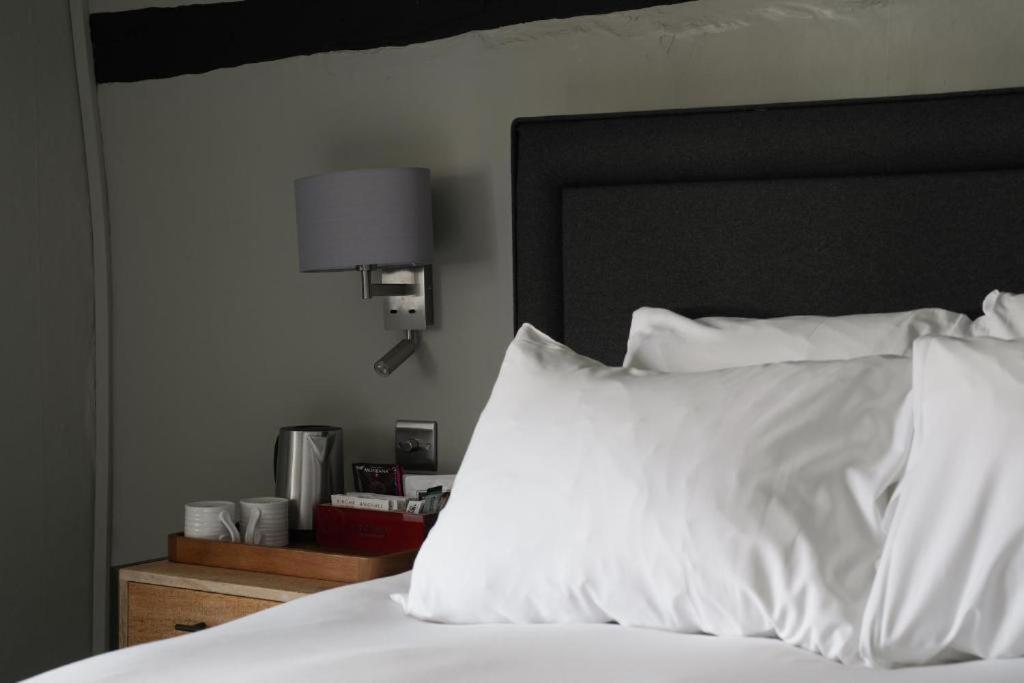 Deluxe Double Room Shower