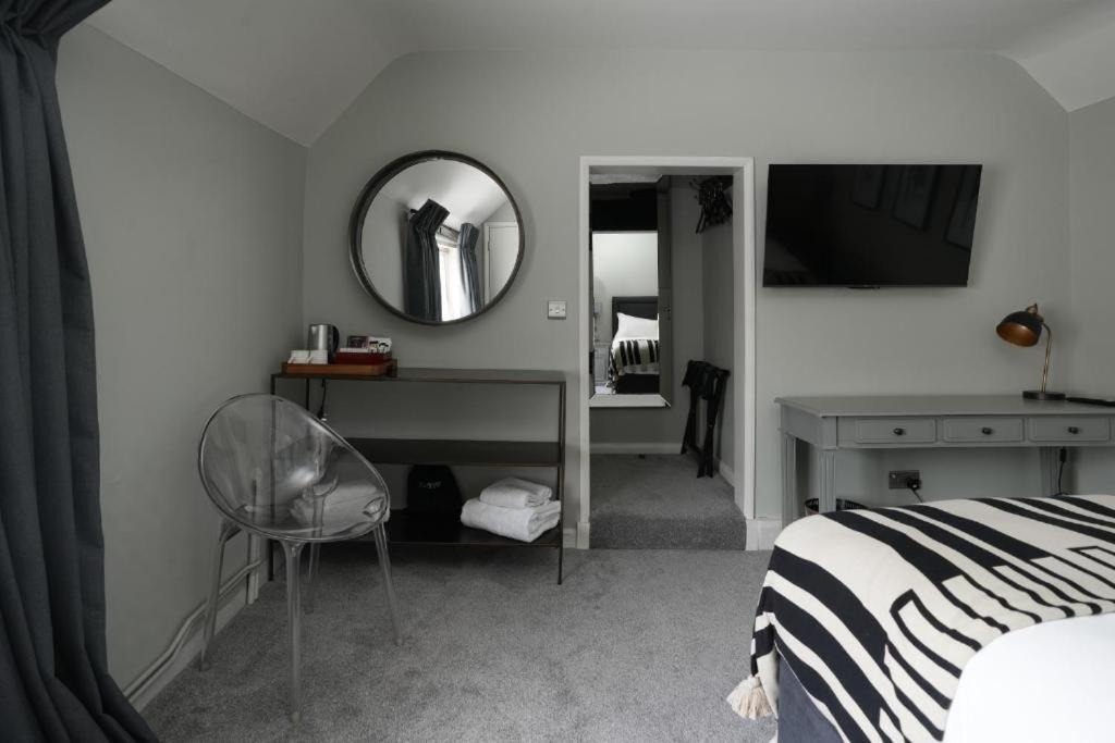 Deluxe Double Room Shower