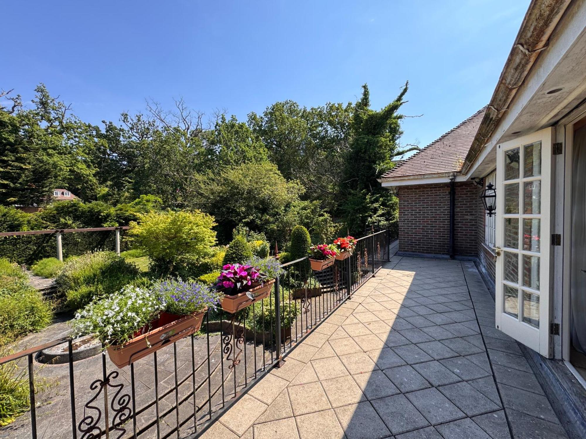 Double or Twin Room Garden View